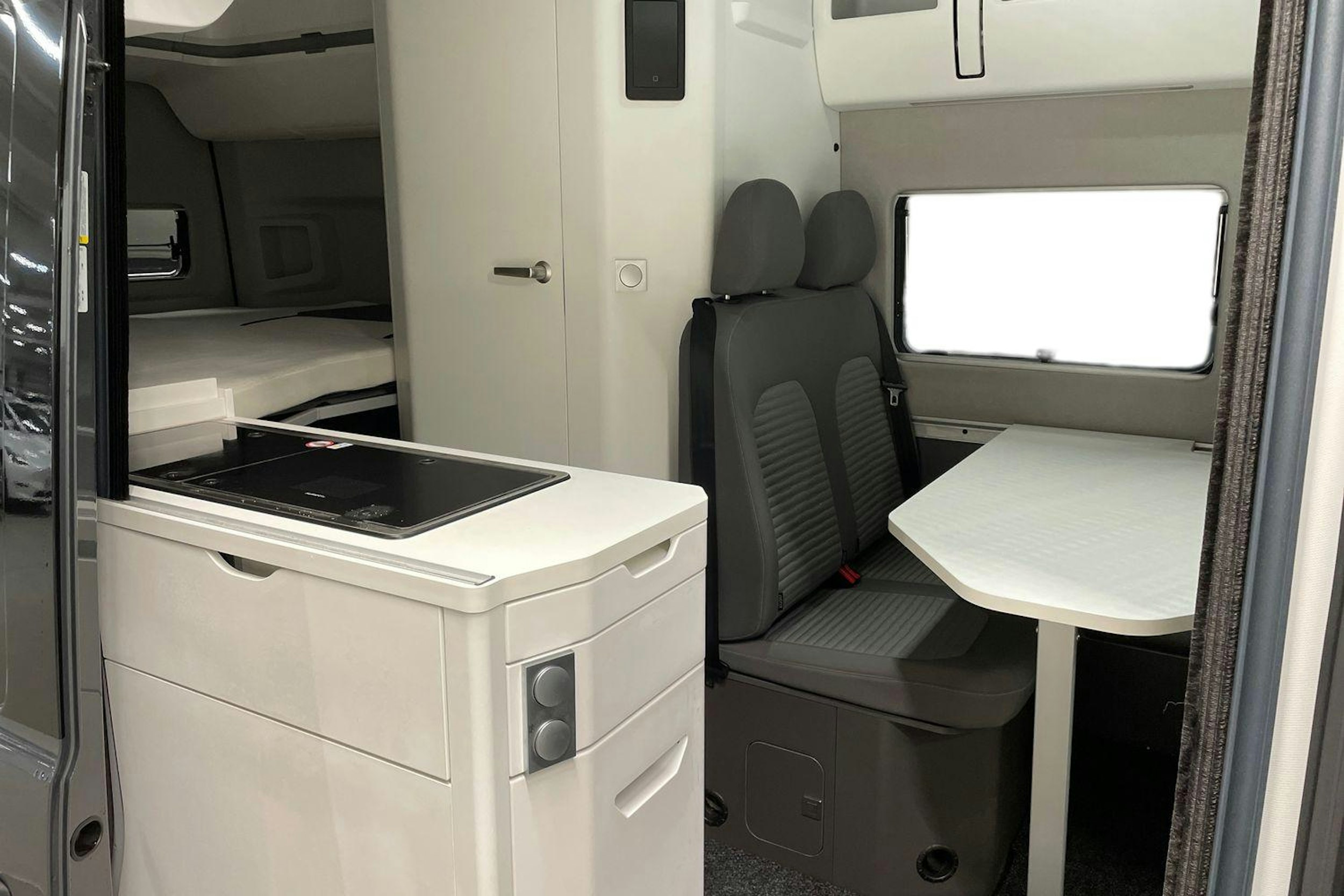 met. harmaa Volkswagen Grand California 2025 kuva 11.