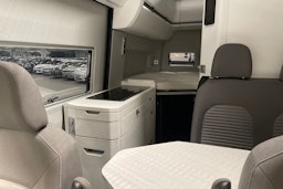 met. harmaa Volkswagen Grand California 2025 kuva 15.