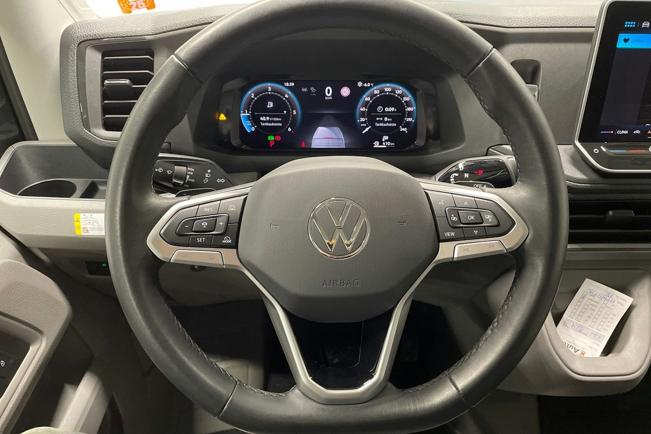 met. harmaa Volkswagen Grand California 2025 kuva 16.