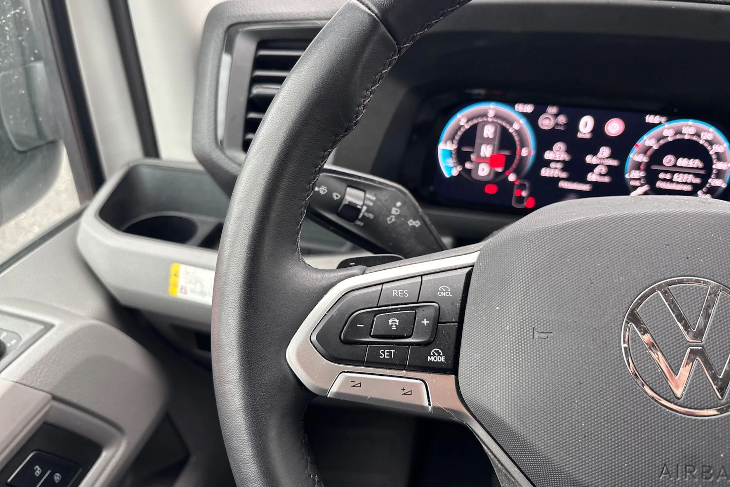 valkoinen Volkswagen Grand California 2026 kuva 7.