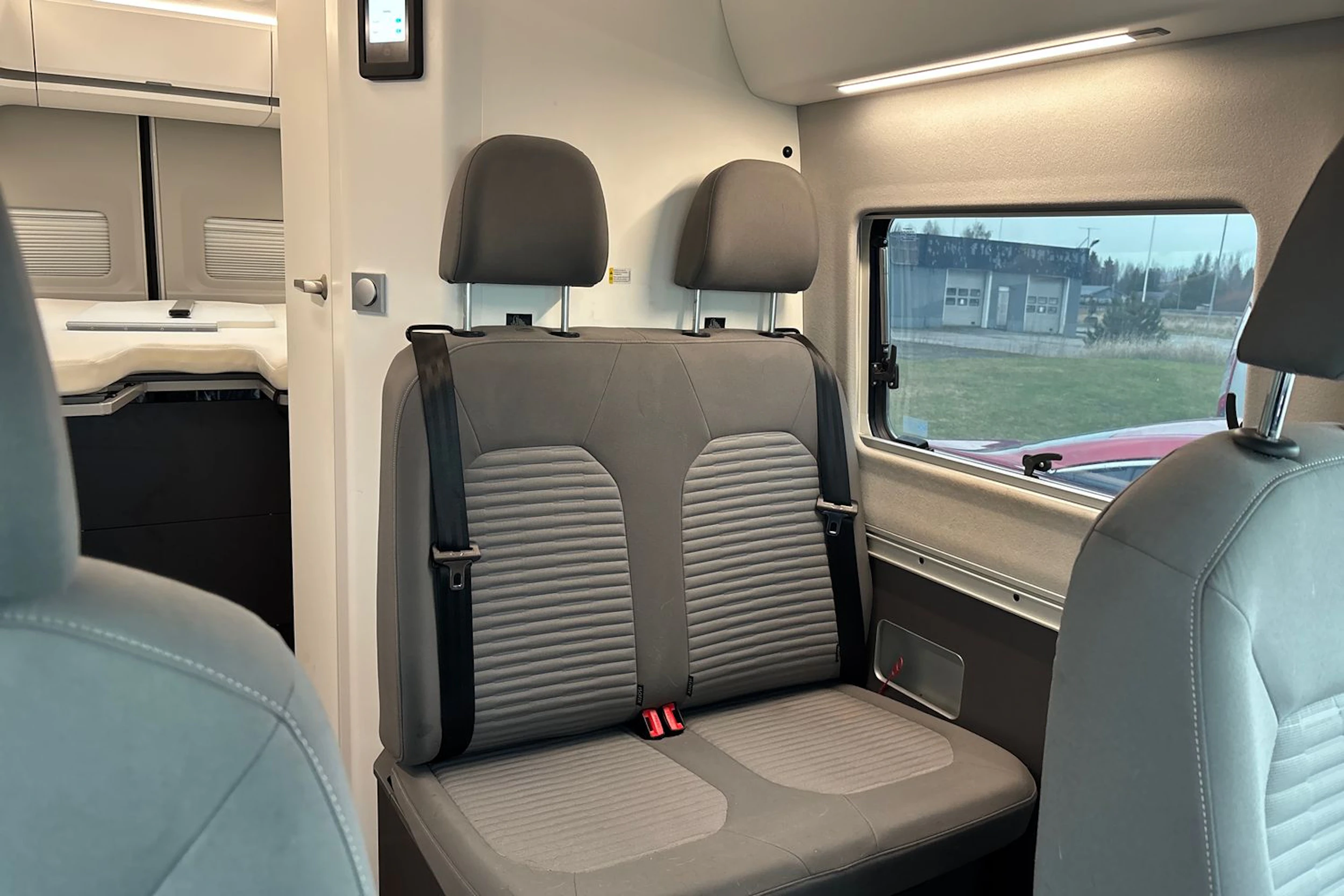 valkoinen Volkswagen Grand California 2026 kuva 11.