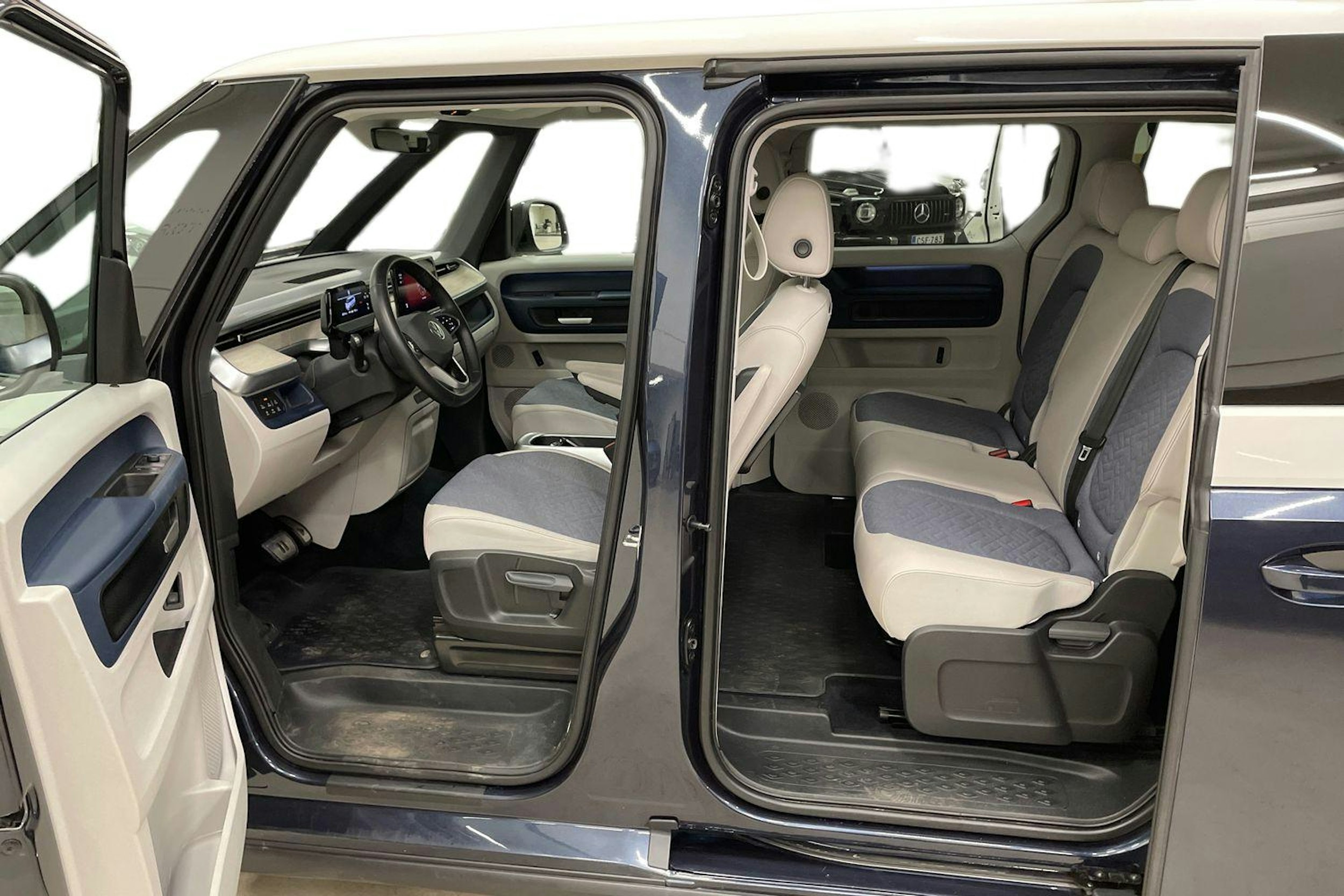 valkoinen Volkswagen ID. Buzz 2022 kuva 10.