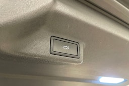 valkoinen Volkswagen ID. Buzz 2022 kuva 15.