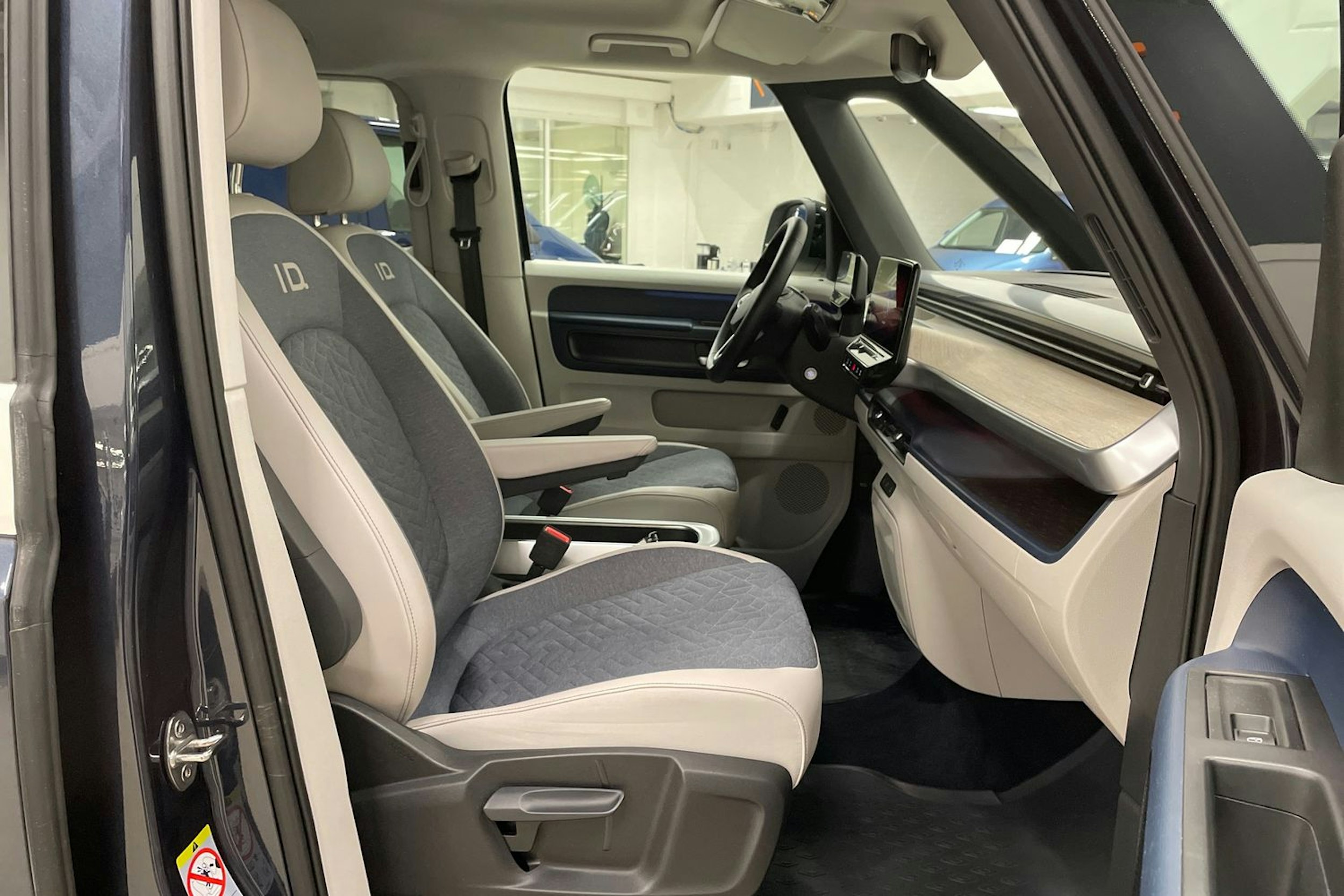 valkoinen Volkswagen ID. Buzz 2022 kuva 18.