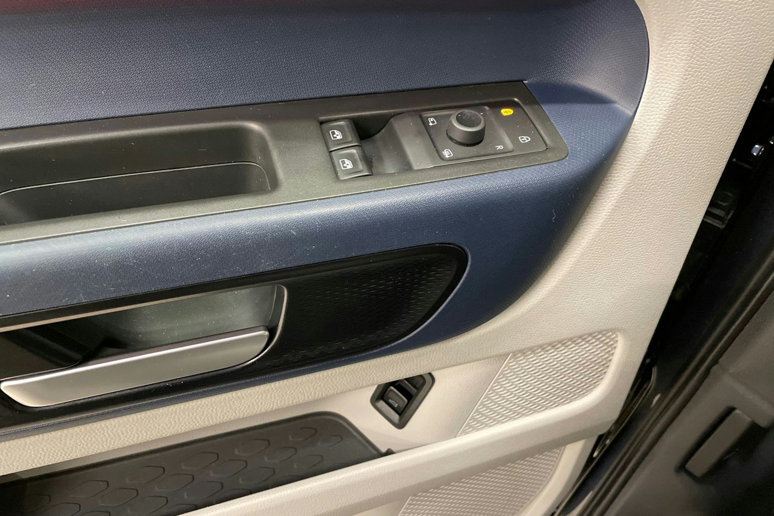 valkoinen Volkswagen ID. Buzz 2022 kuva 21.