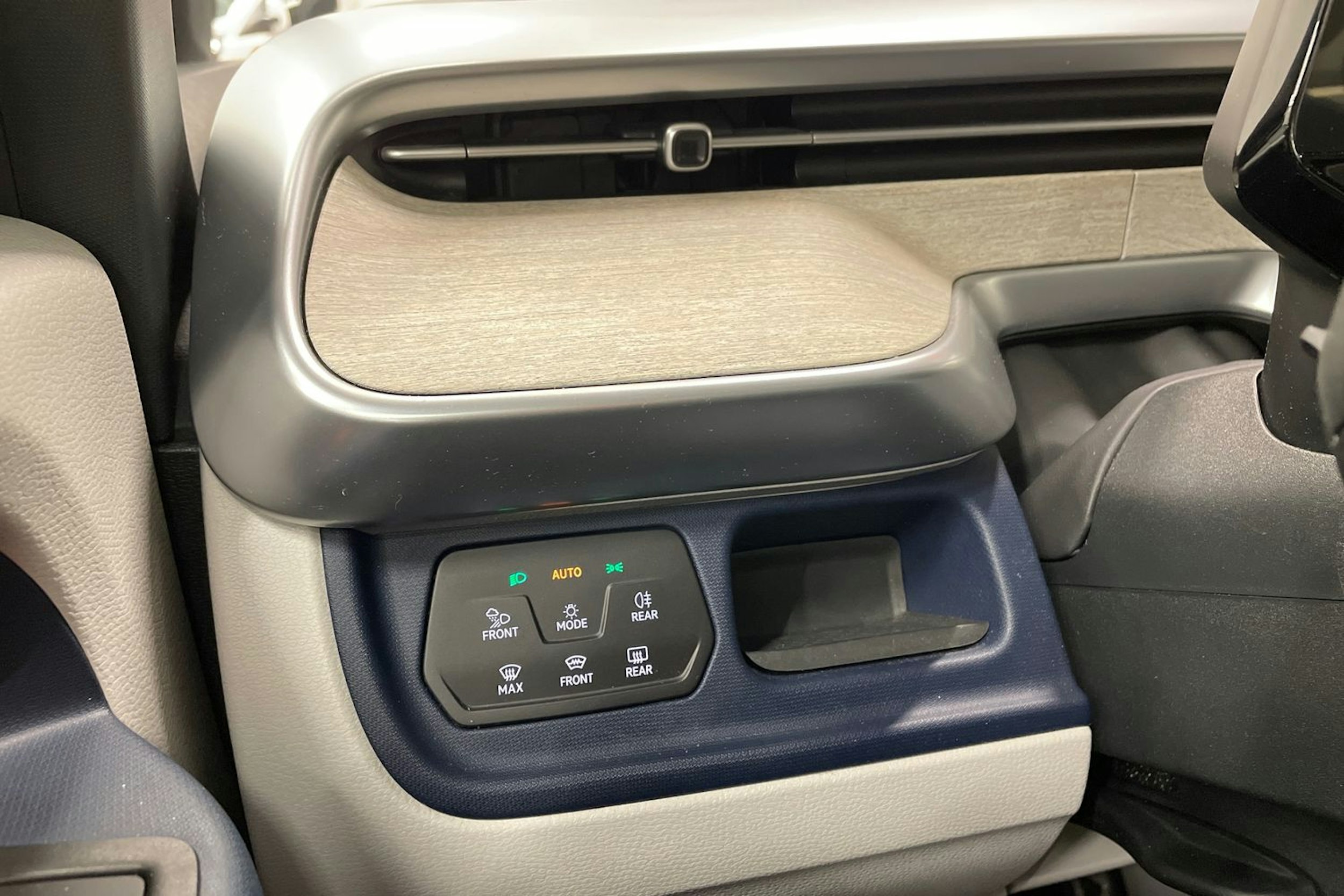 valkoinen Volkswagen ID. Buzz 2022 kuva 22.