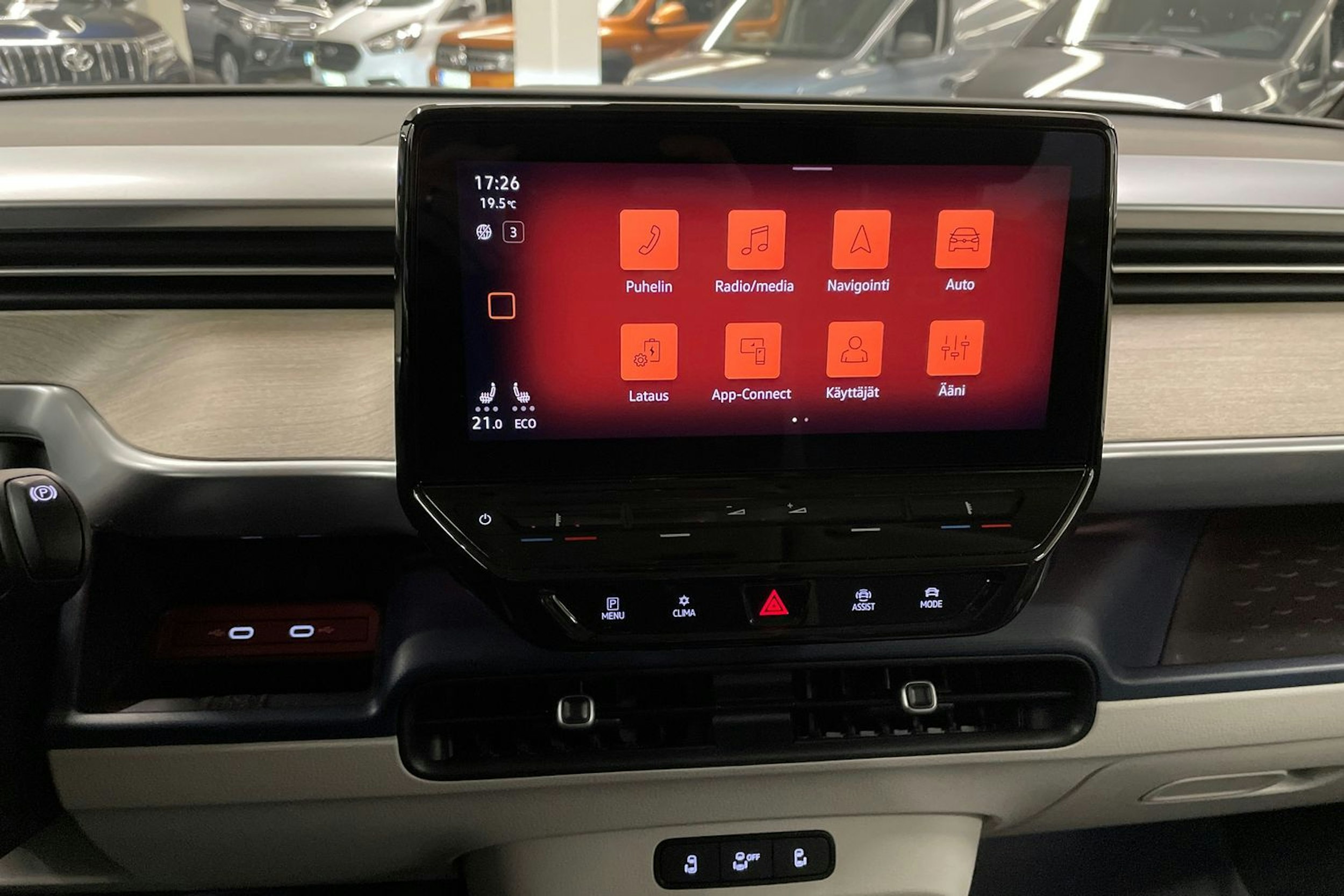 valkoinen Volkswagen ID. Buzz 2022 kuva 27.