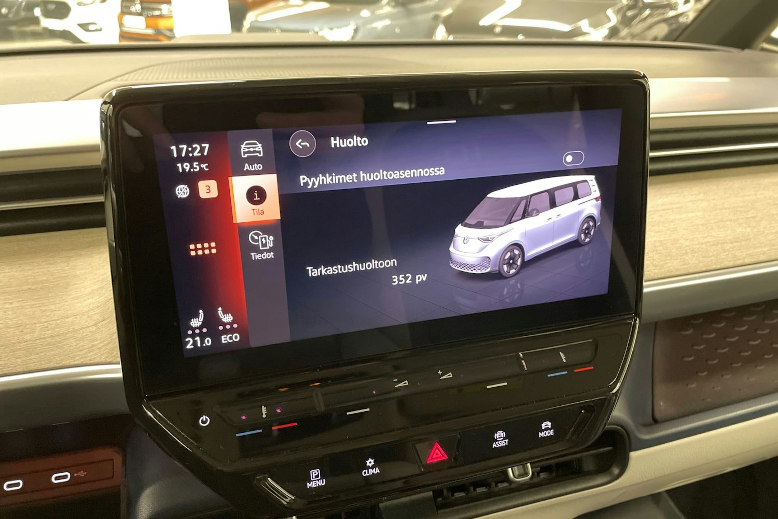 valkoinen Volkswagen ID. Buzz 2022 kuva 30.