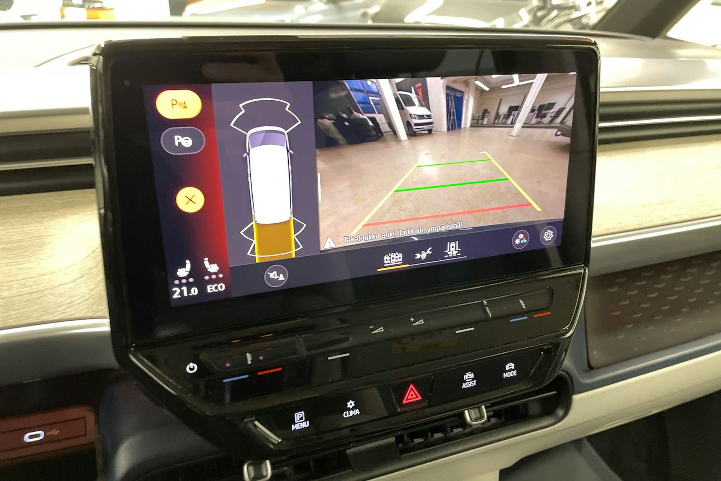 valkoinen Volkswagen ID. Buzz 2022 kuva 33.