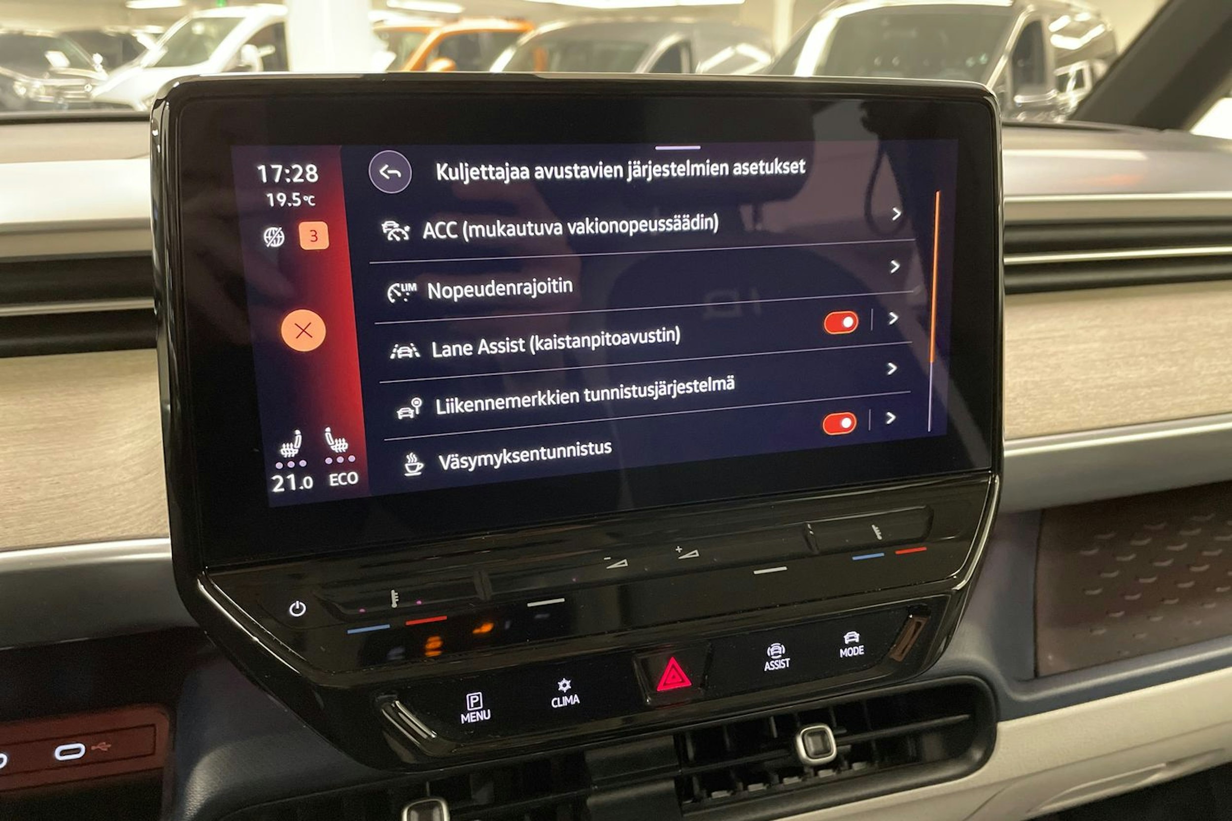 valkoinen Volkswagen ID. Buzz 2022 kuva 35.