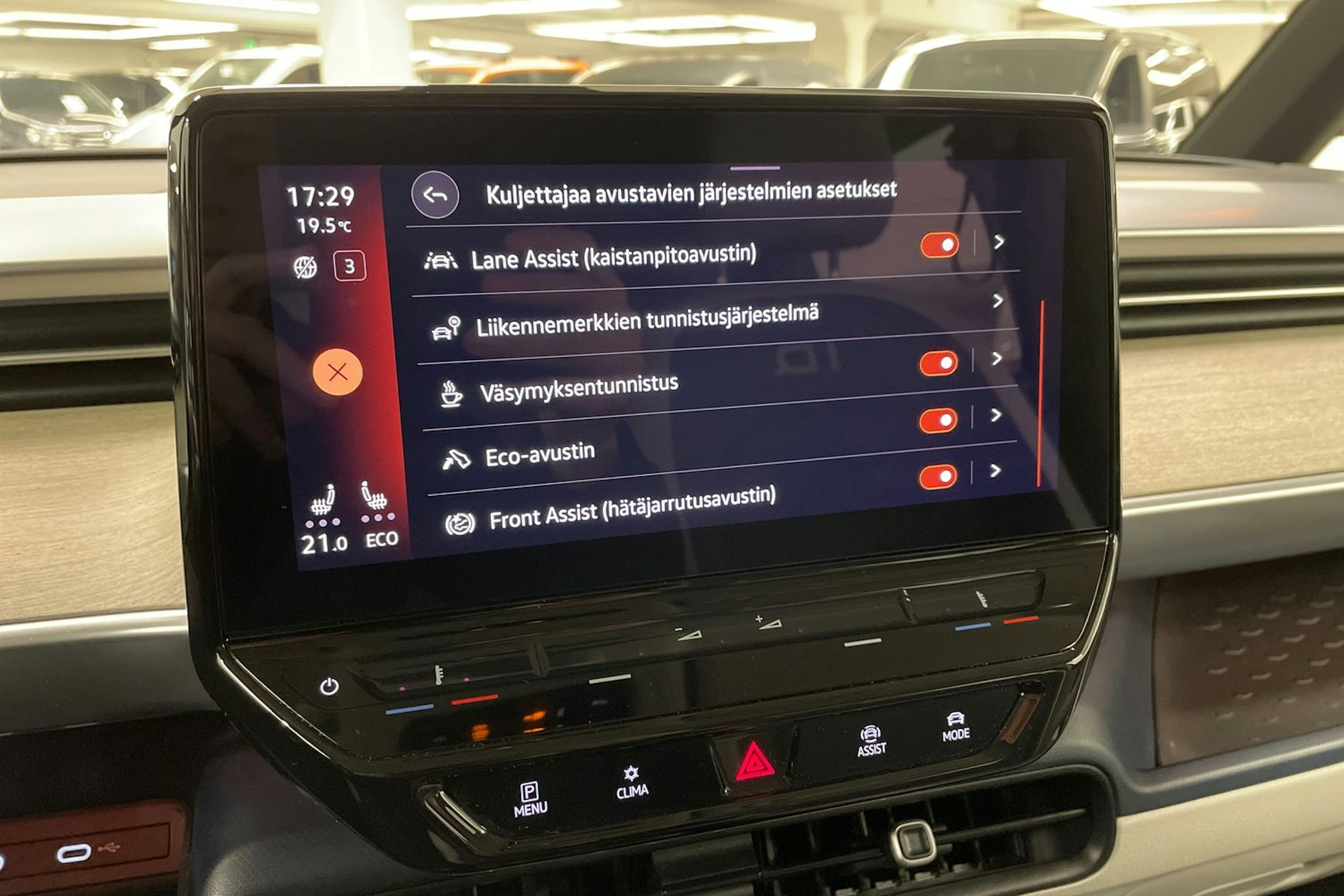 valkoinen Volkswagen ID. Buzz 2022 kuva 36.