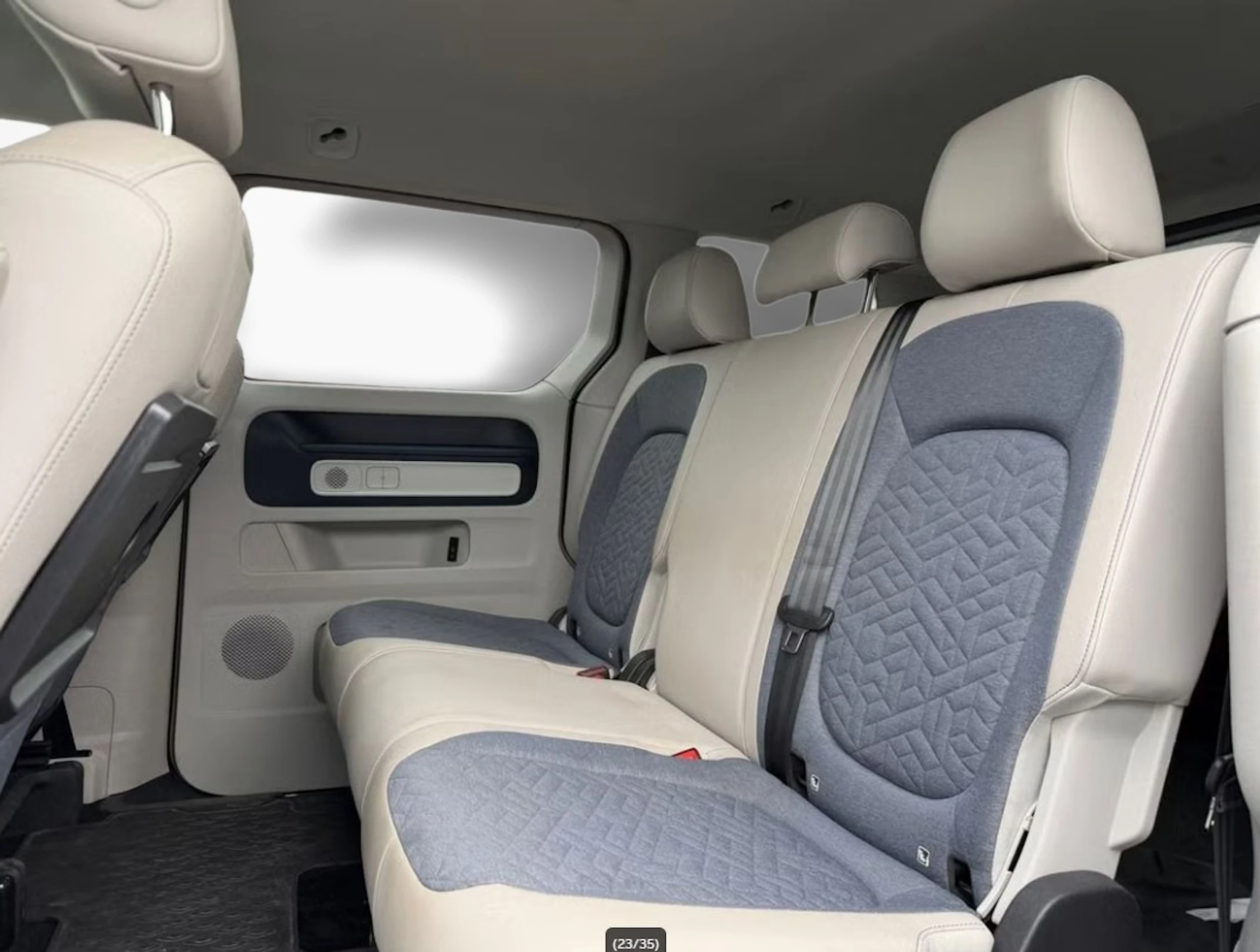 sininen Volkswagen ID. Buzz 2023 kuva 5.