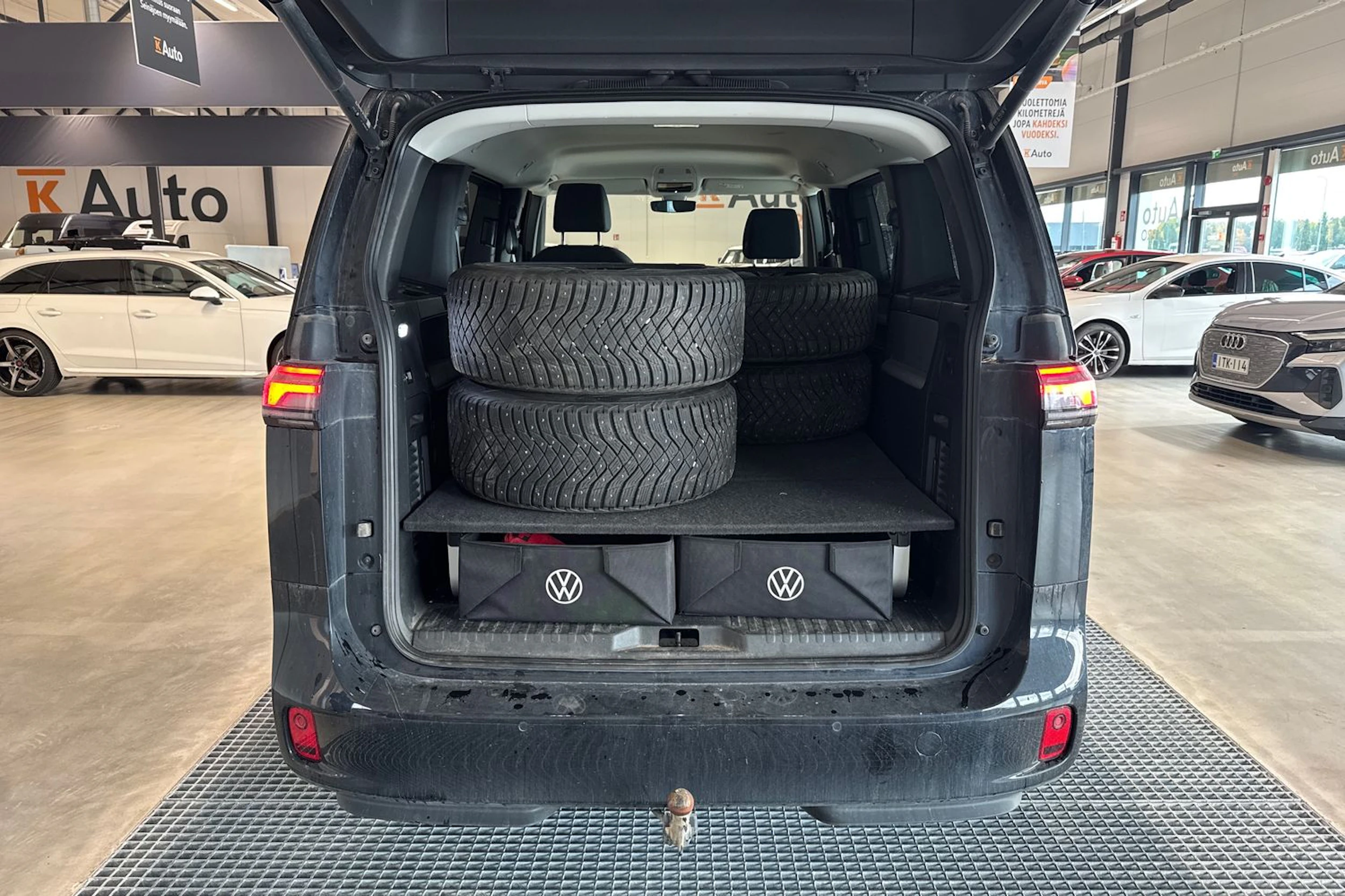 musta Volkswagen ID. Buzz 2023 kuva 4.