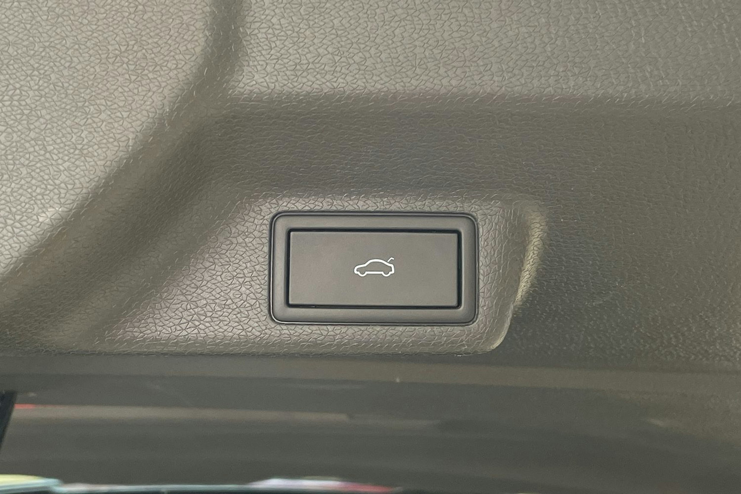 musta Volkswagen ID. Buzz 2023 kuva 18.