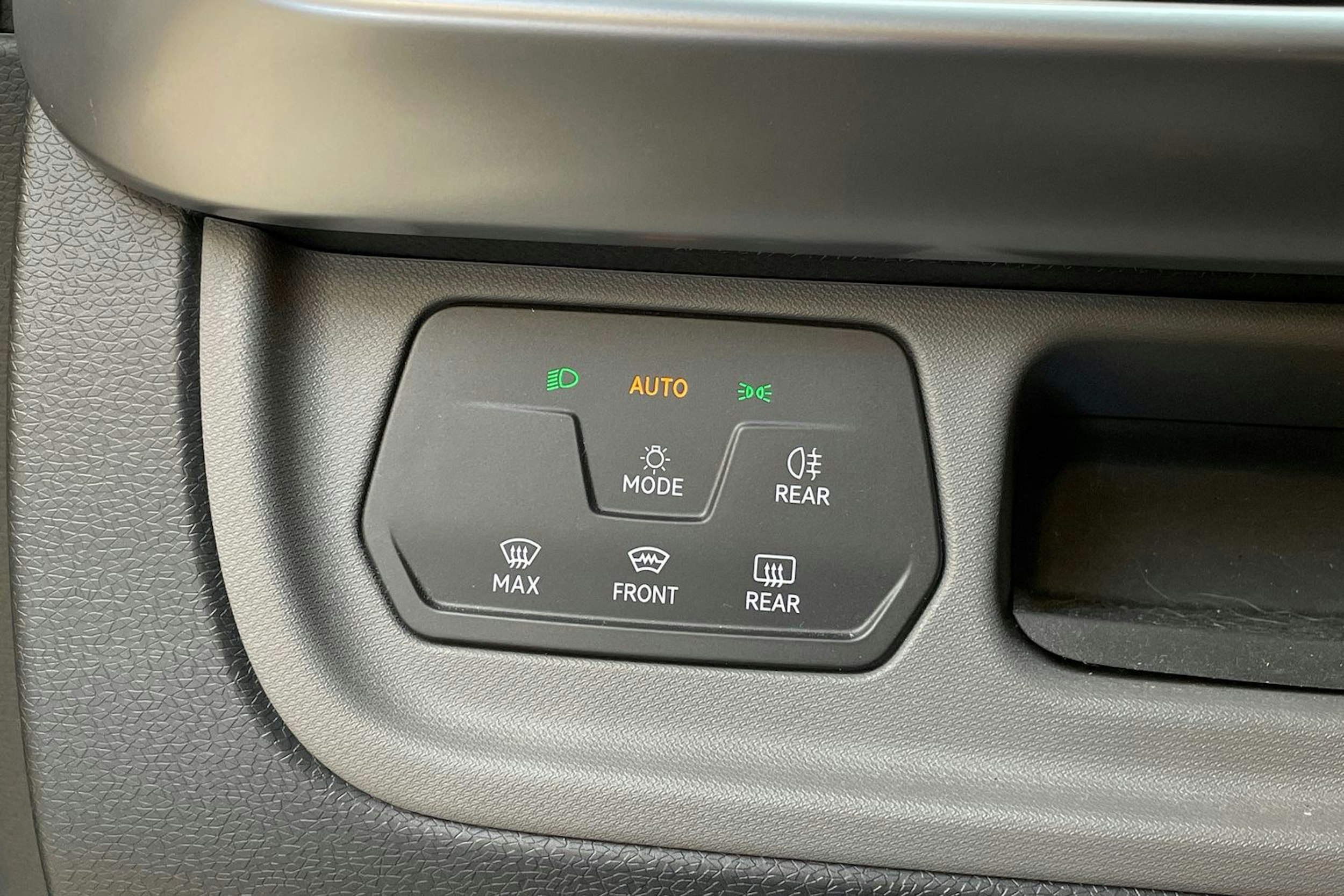 musta Volkswagen ID. Buzz 2023 kuva 20.