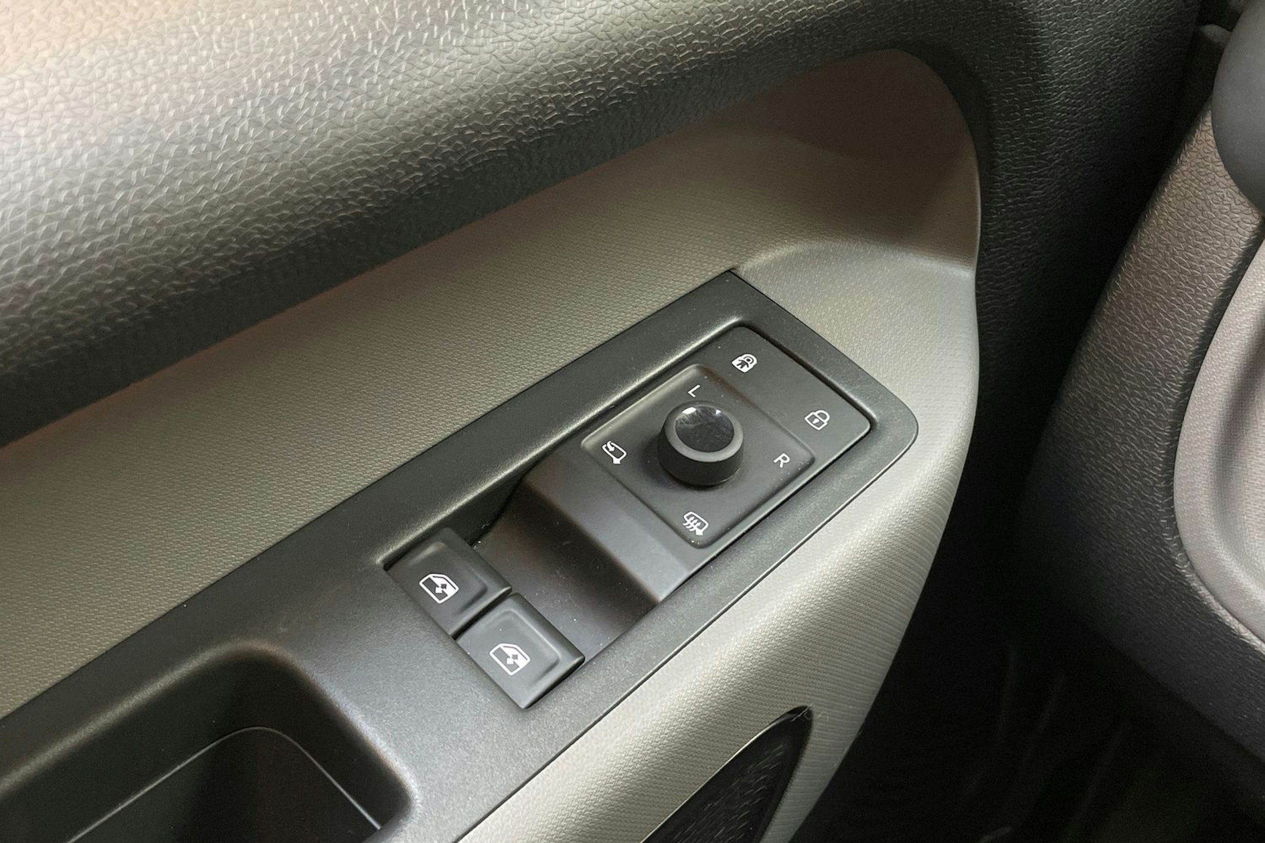 musta Volkswagen ID. Buzz 2023 kuva 31.