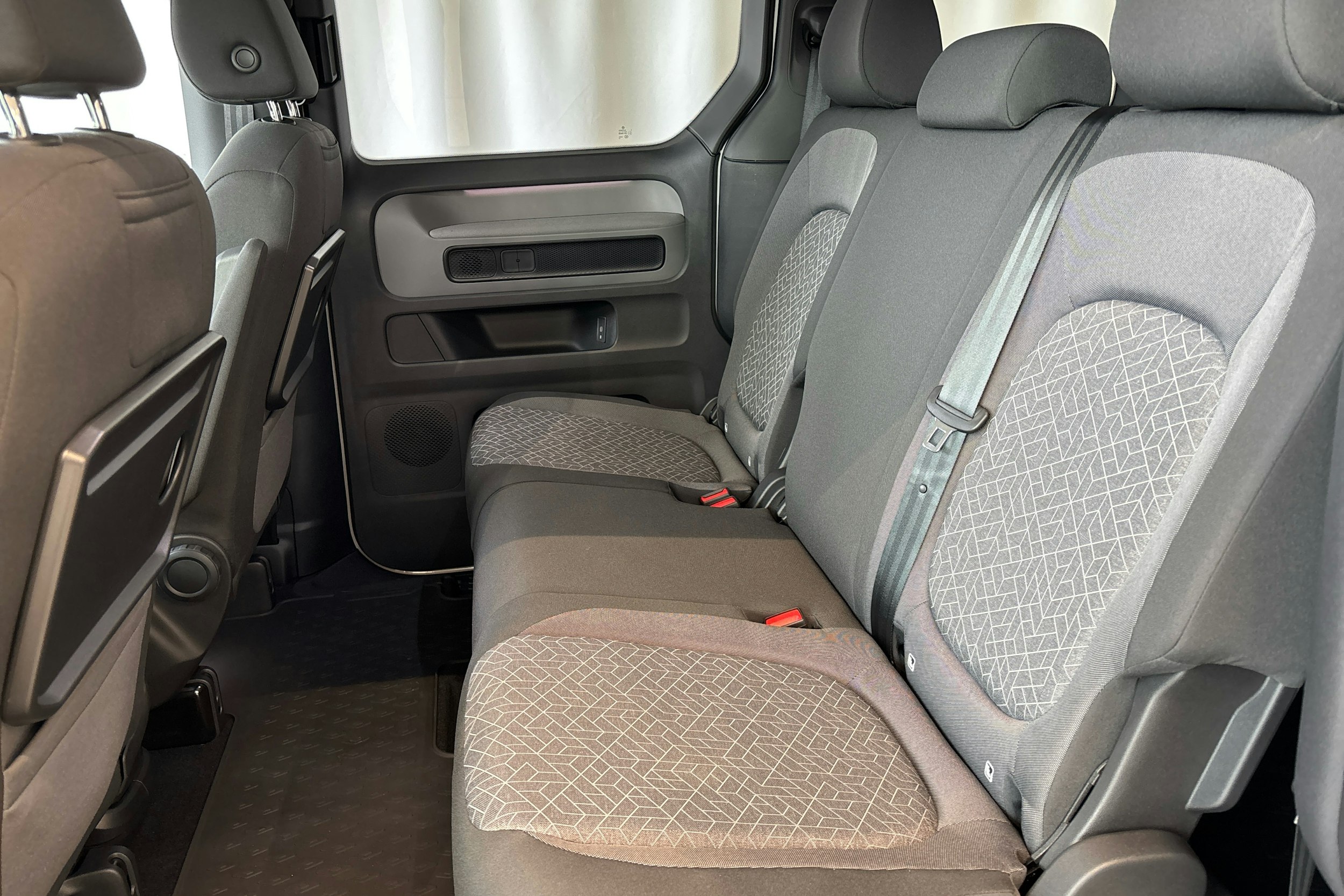 valkoinen Volkswagen ID. Buzz 2025 kuva 8.