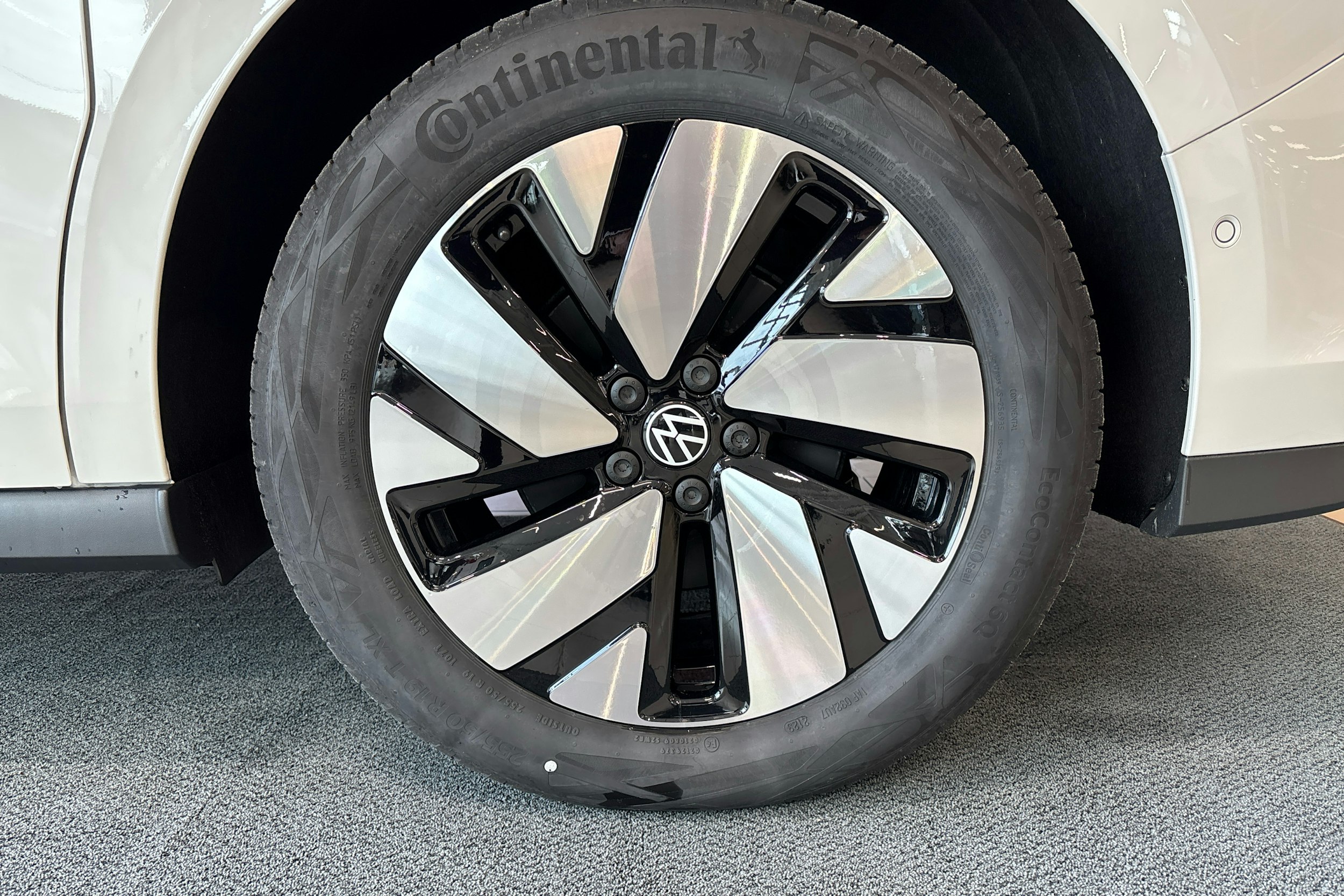valkoinen Volkswagen ID. Buzz 2025 kuva 9.