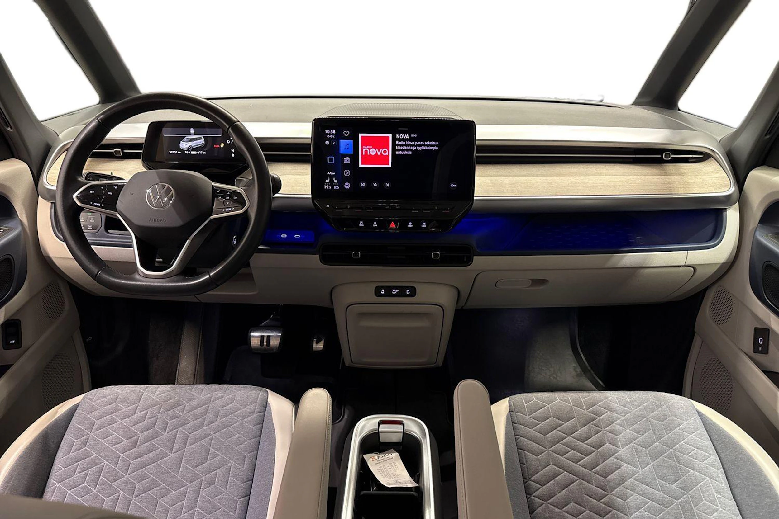 harmaa Volkswagen ID. Buzz 2023 kuva 9.