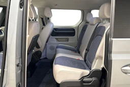 harmaa Volkswagen ID. Buzz 2023 kuva 11.