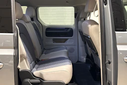 harmaa Volkswagen ID. Buzz 2023 kuva 15.