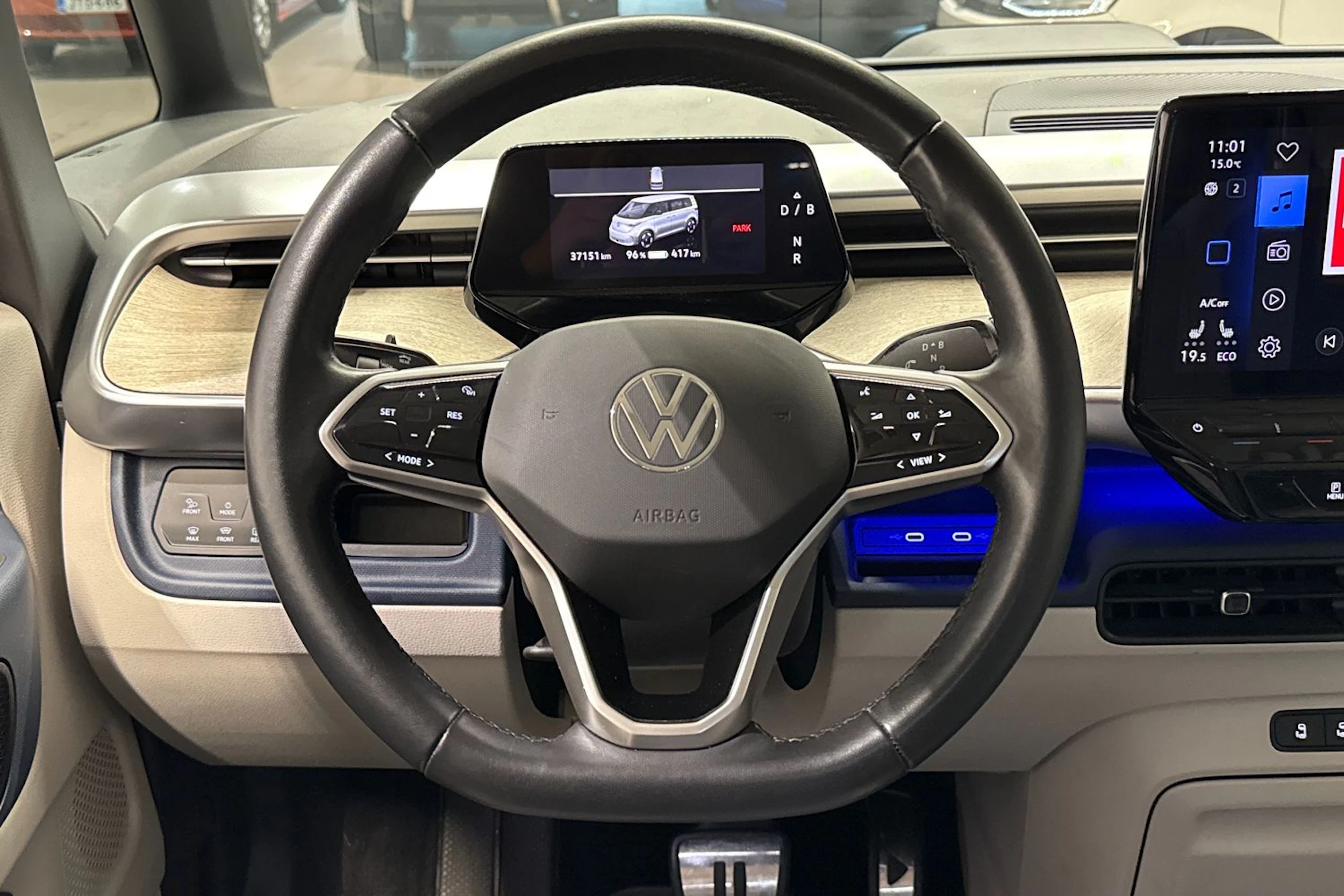 harmaa Volkswagen ID. Buzz 2023 kuva 20.