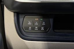 harmaa Volkswagen ID. Buzz 2023 kuva 29.