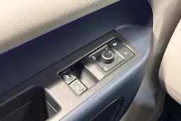 harmaa Volkswagen ID. Buzz 2023 kuva 30.