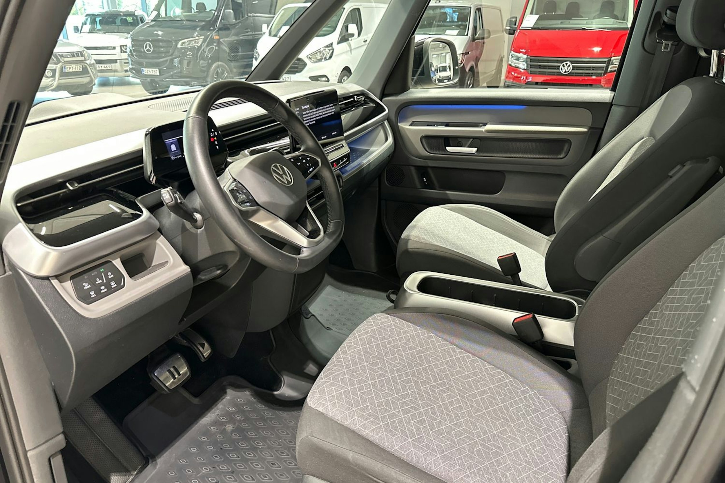 musta Volkswagen ID. Buzz 2023 kuva 7.