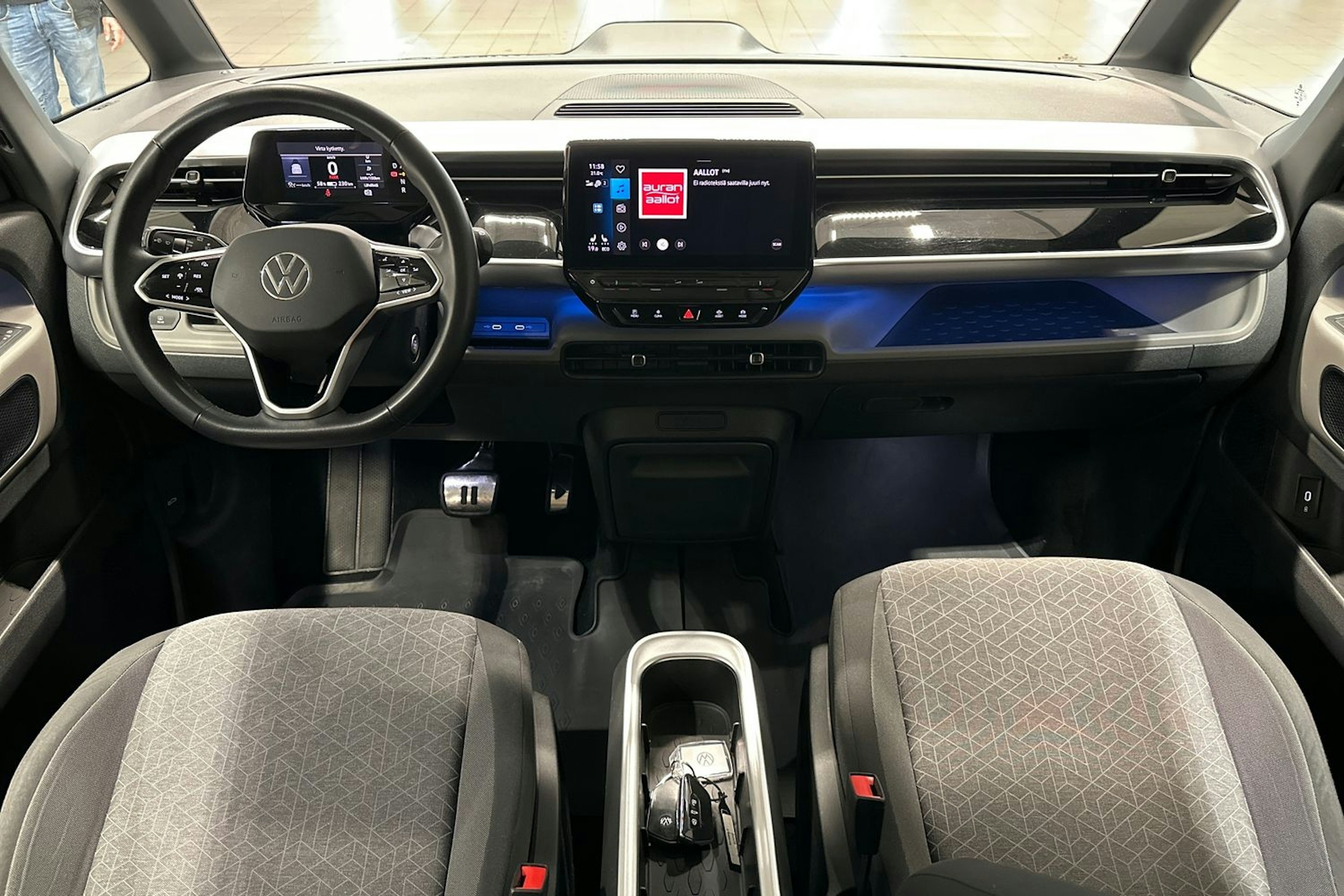musta Volkswagen ID. Buzz 2023 kuva 9.