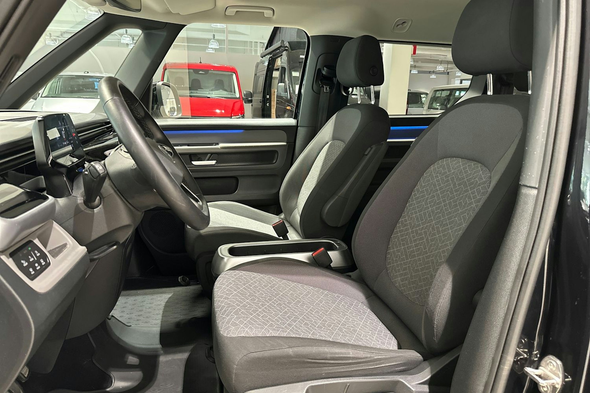 musta Volkswagen ID. Buzz 2023 kuva 10.