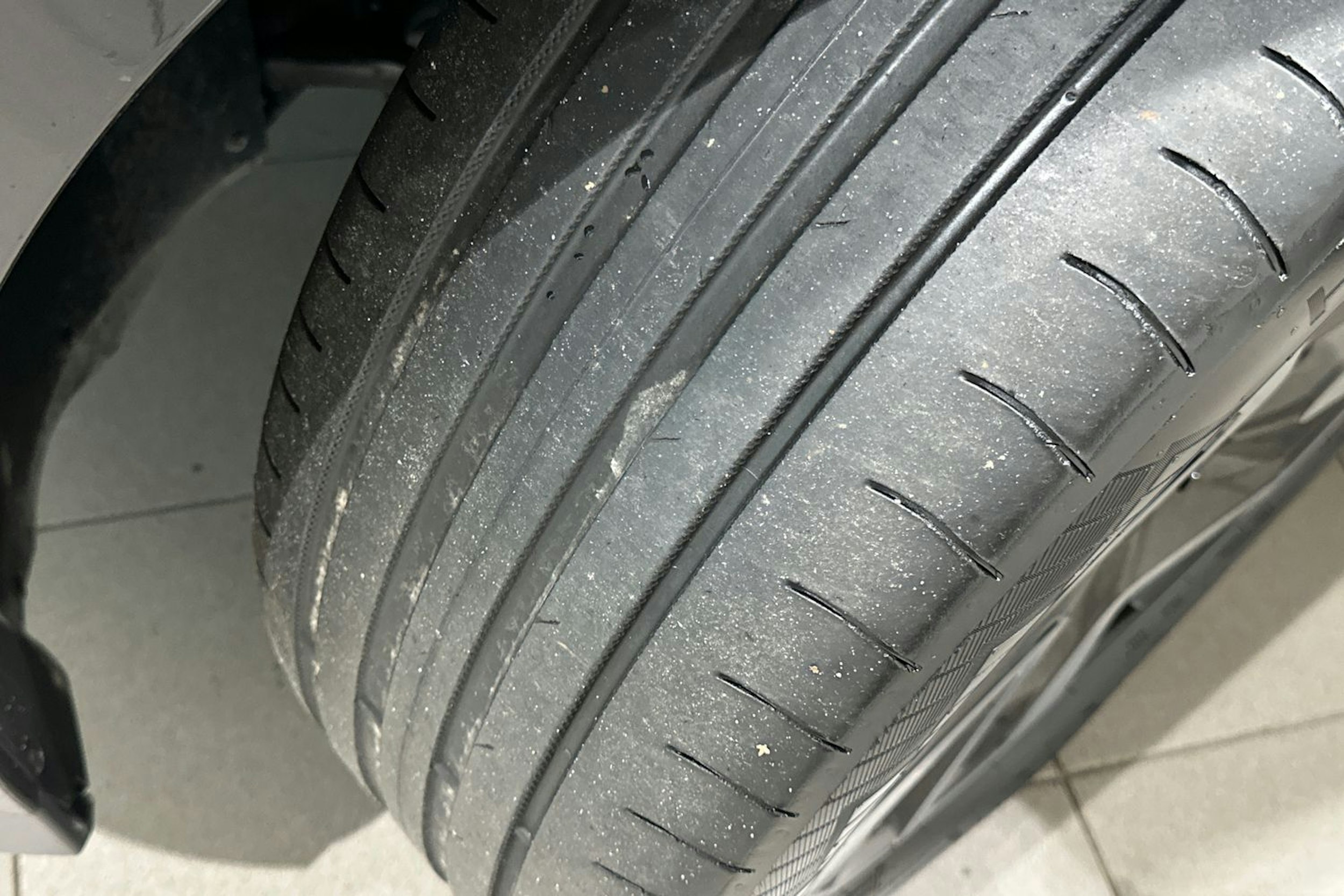musta Volkswagen ID. Buzz 2023 kuva 13.