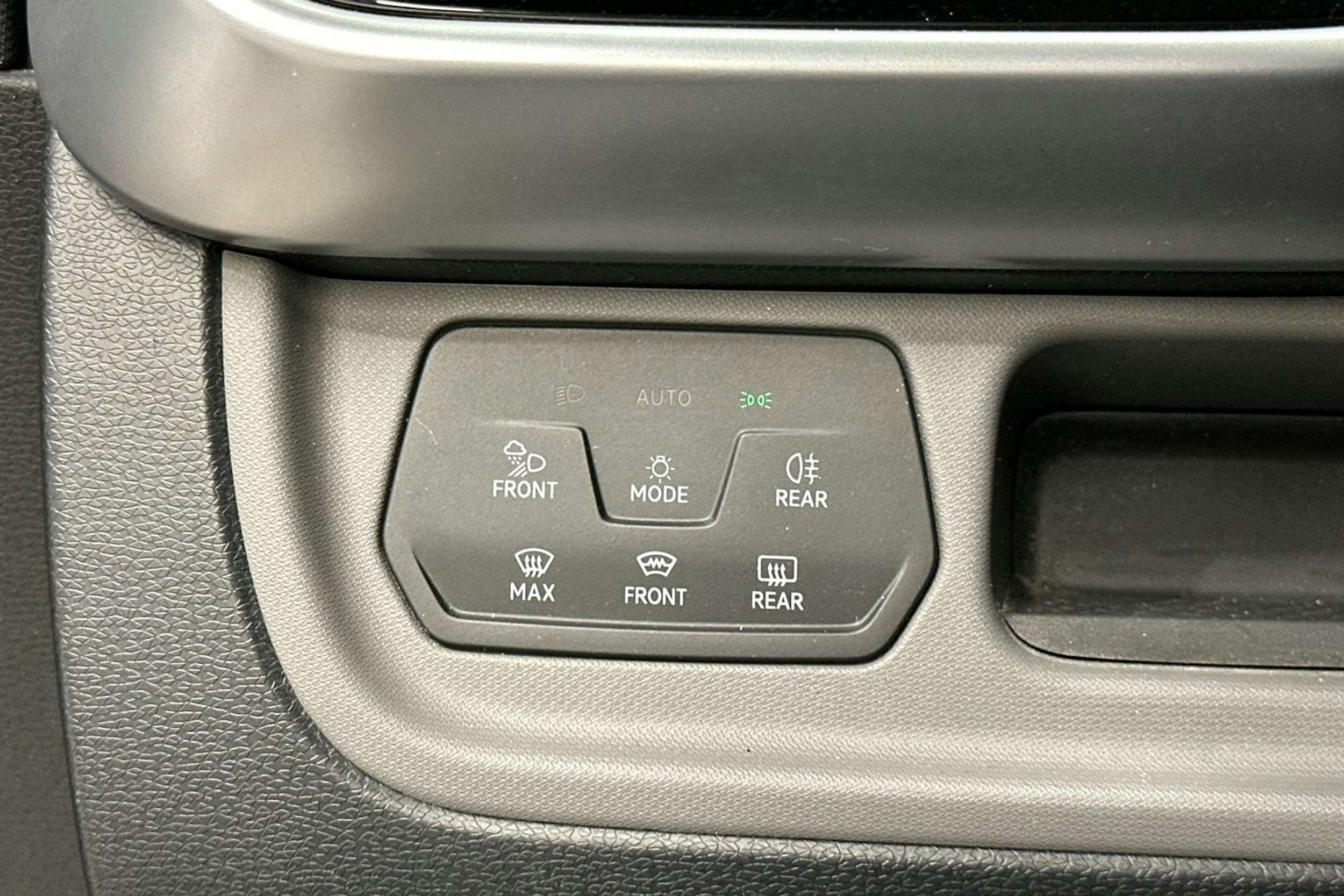 musta Volkswagen ID. Buzz 2023 kuva 18.
