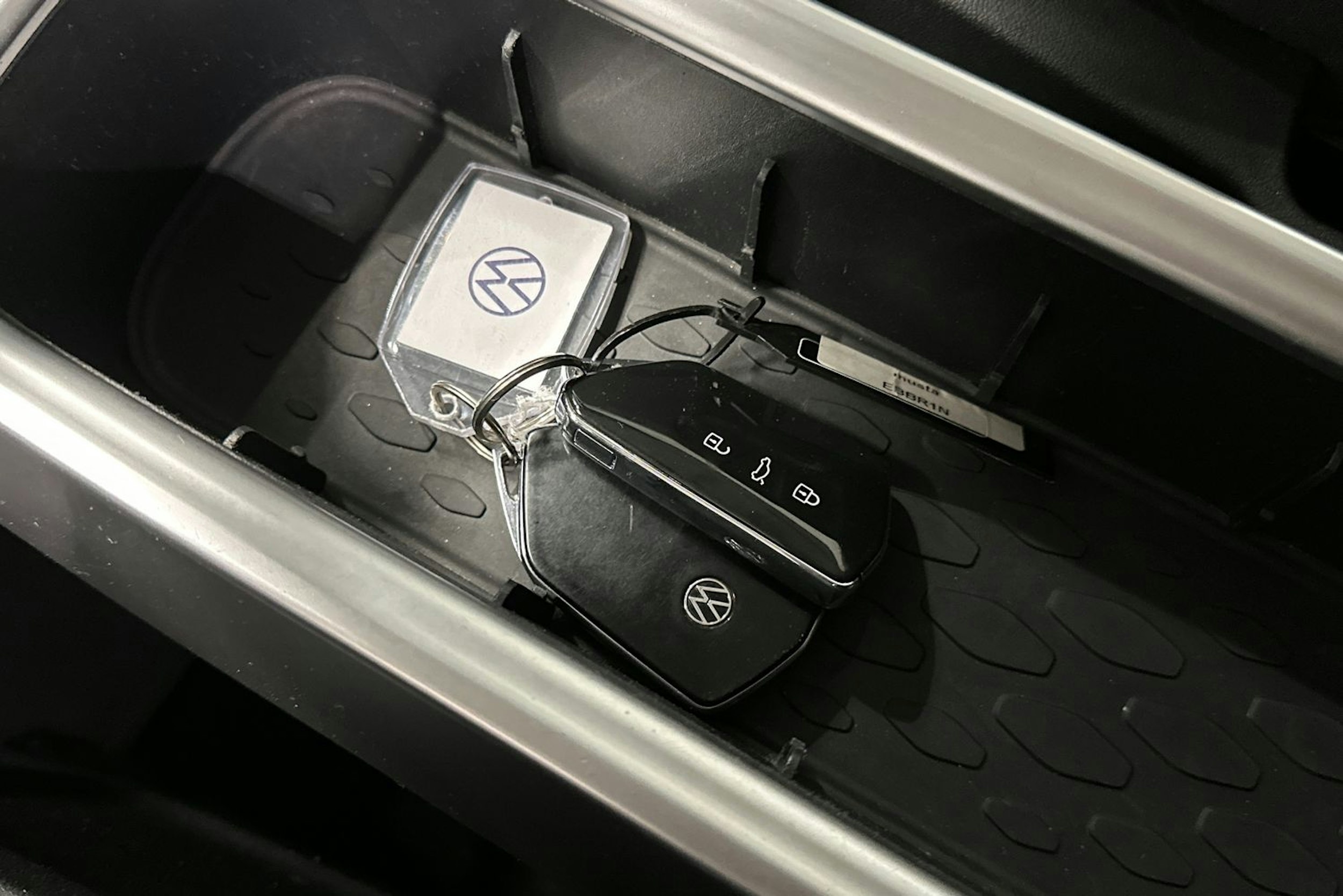 musta Volkswagen ID. Buzz 2023 kuva 27.