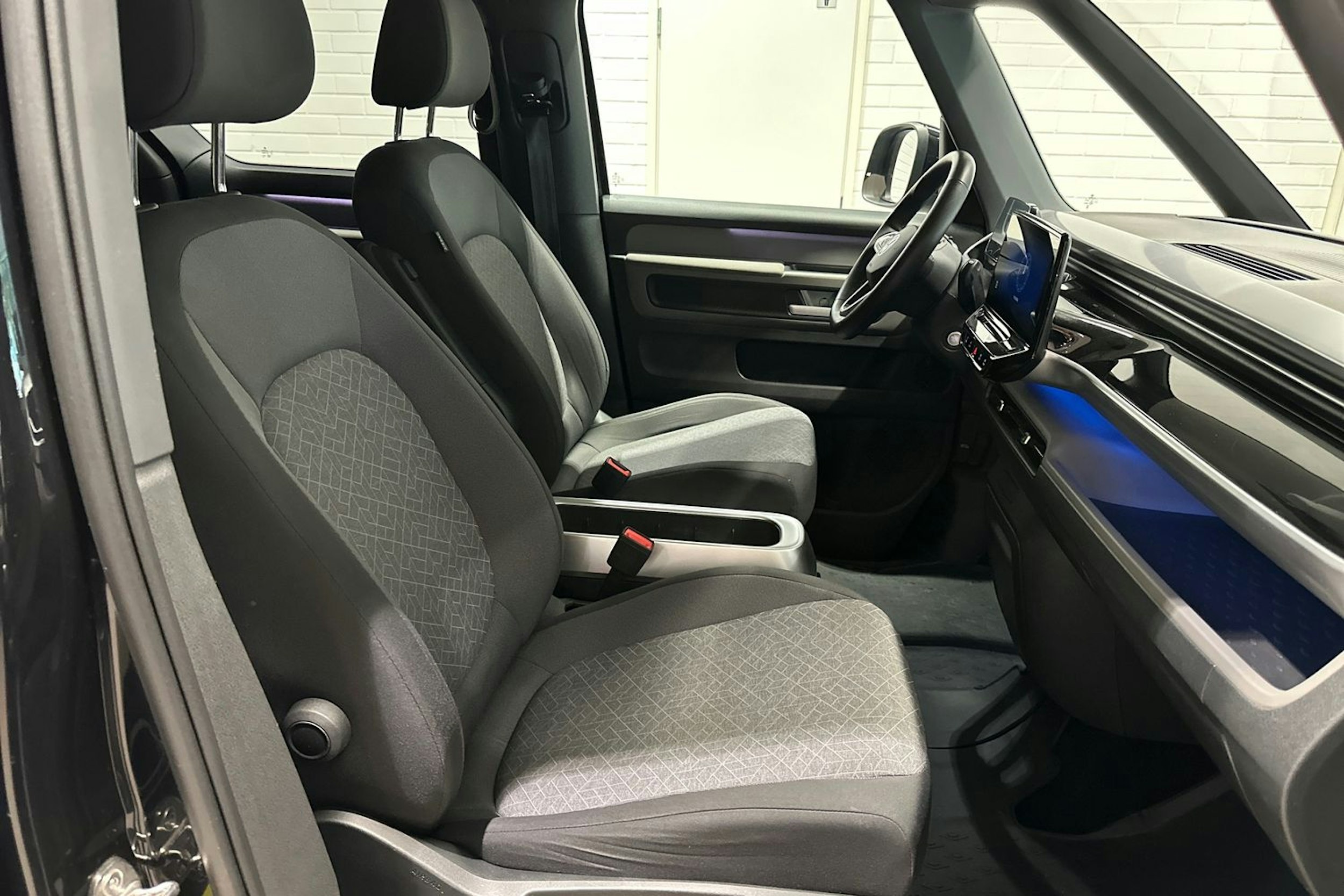 musta Volkswagen ID. Buzz 2023 kuva 28.