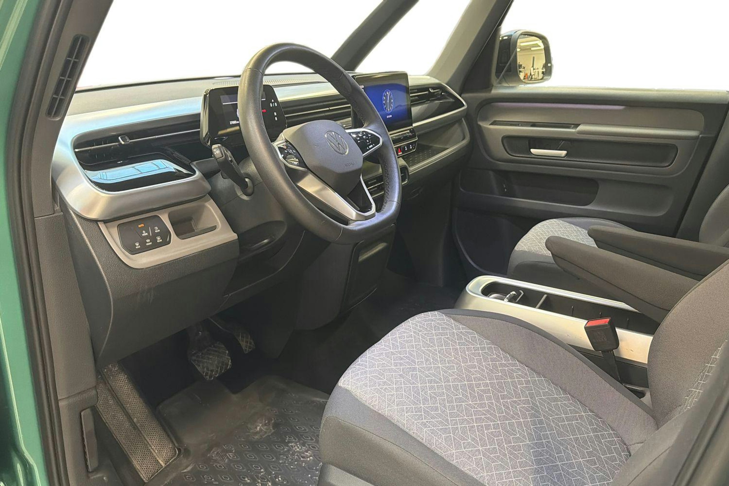 valkoinen Volkswagen ID. Buzz 2023 kuva 8.