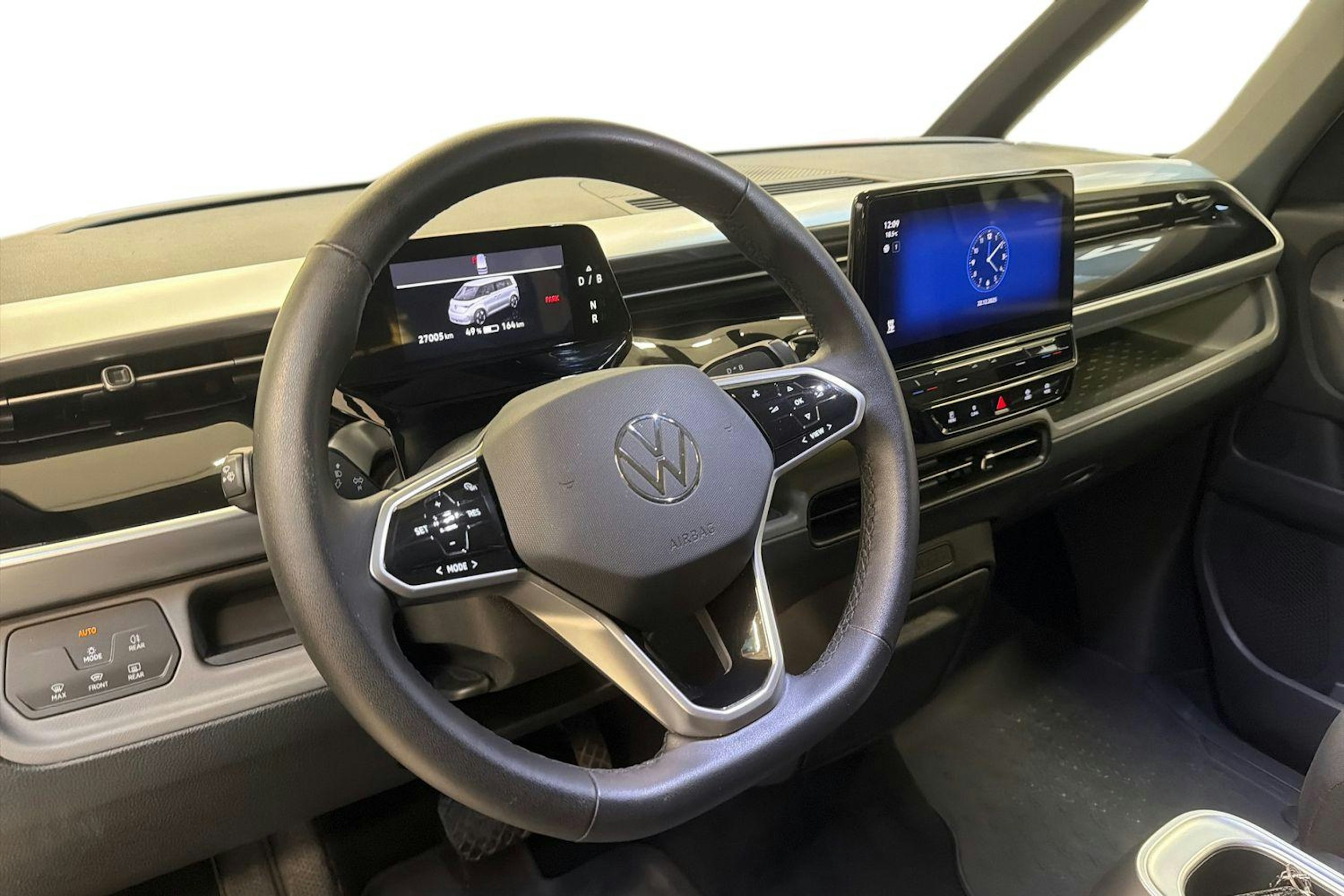 valkoinen Volkswagen ID. Buzz 2023 kuva 9.