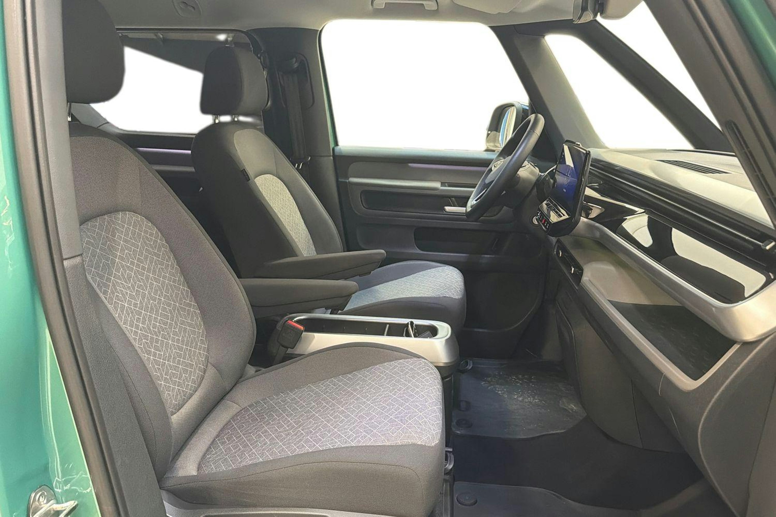 valkoinen Volkswagen ID. Buzz 2023 kuva 11.