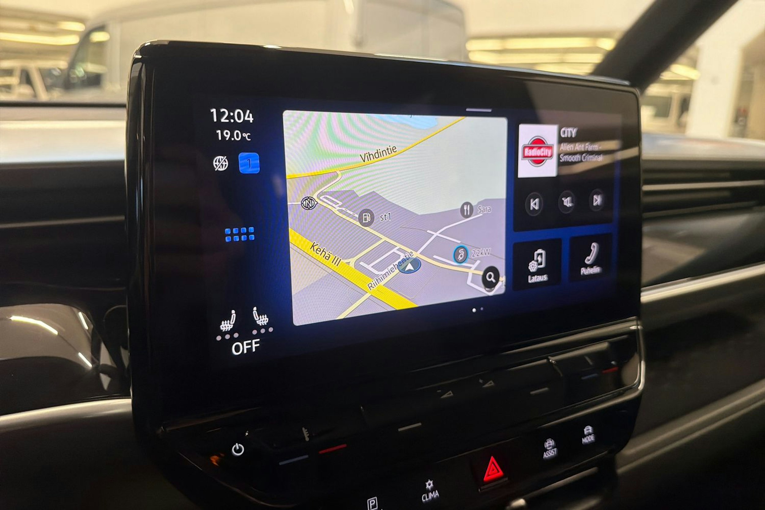 valkoinen Volkswagen ID. Buzz 2023 kuva 13.