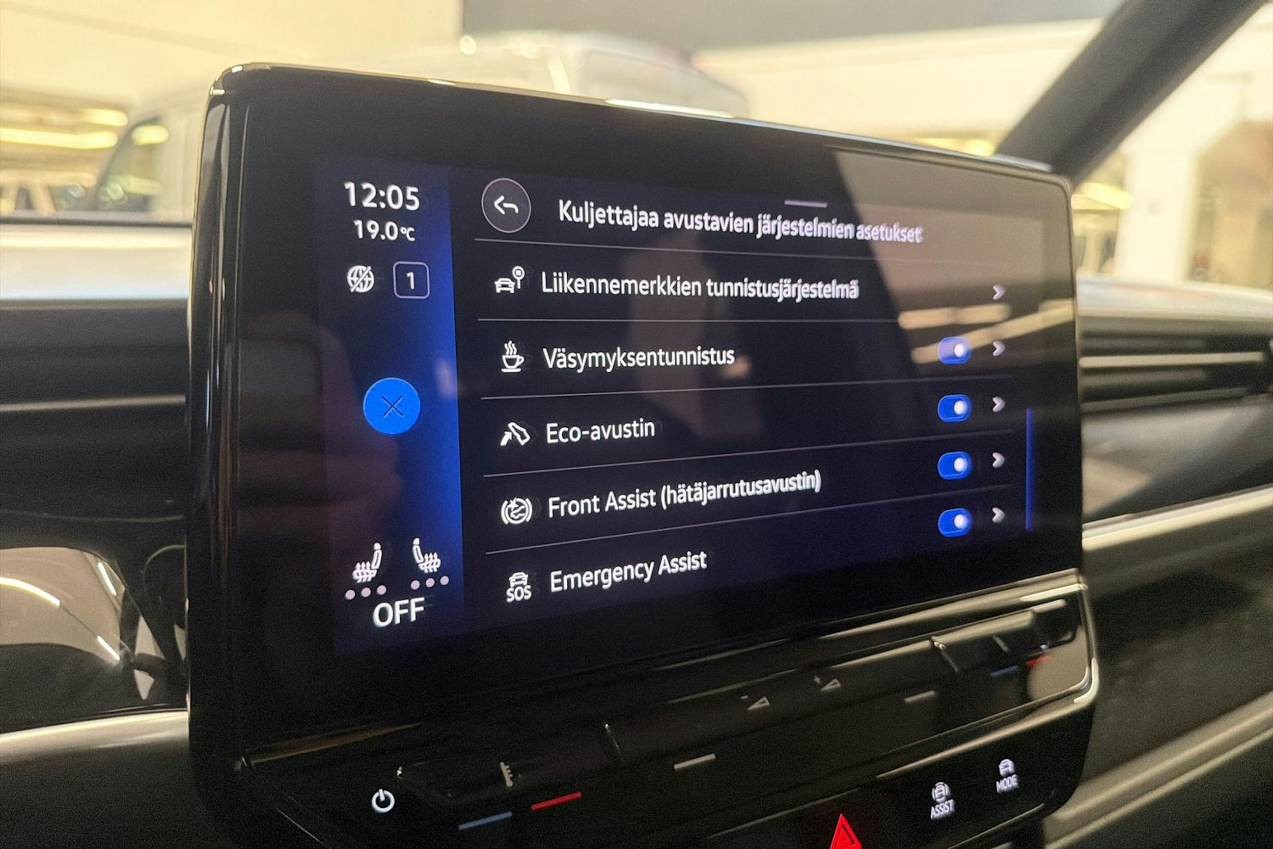 valkoinen Volkswagen ID. Buzz 2023 kuva 17.