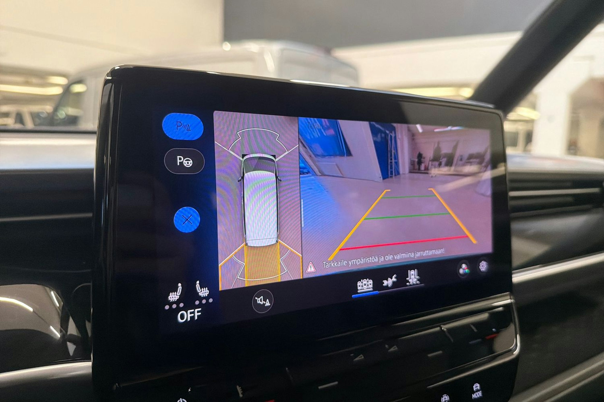 valkoinen Volkswagen ID. Buzz 2023 kuva 18.