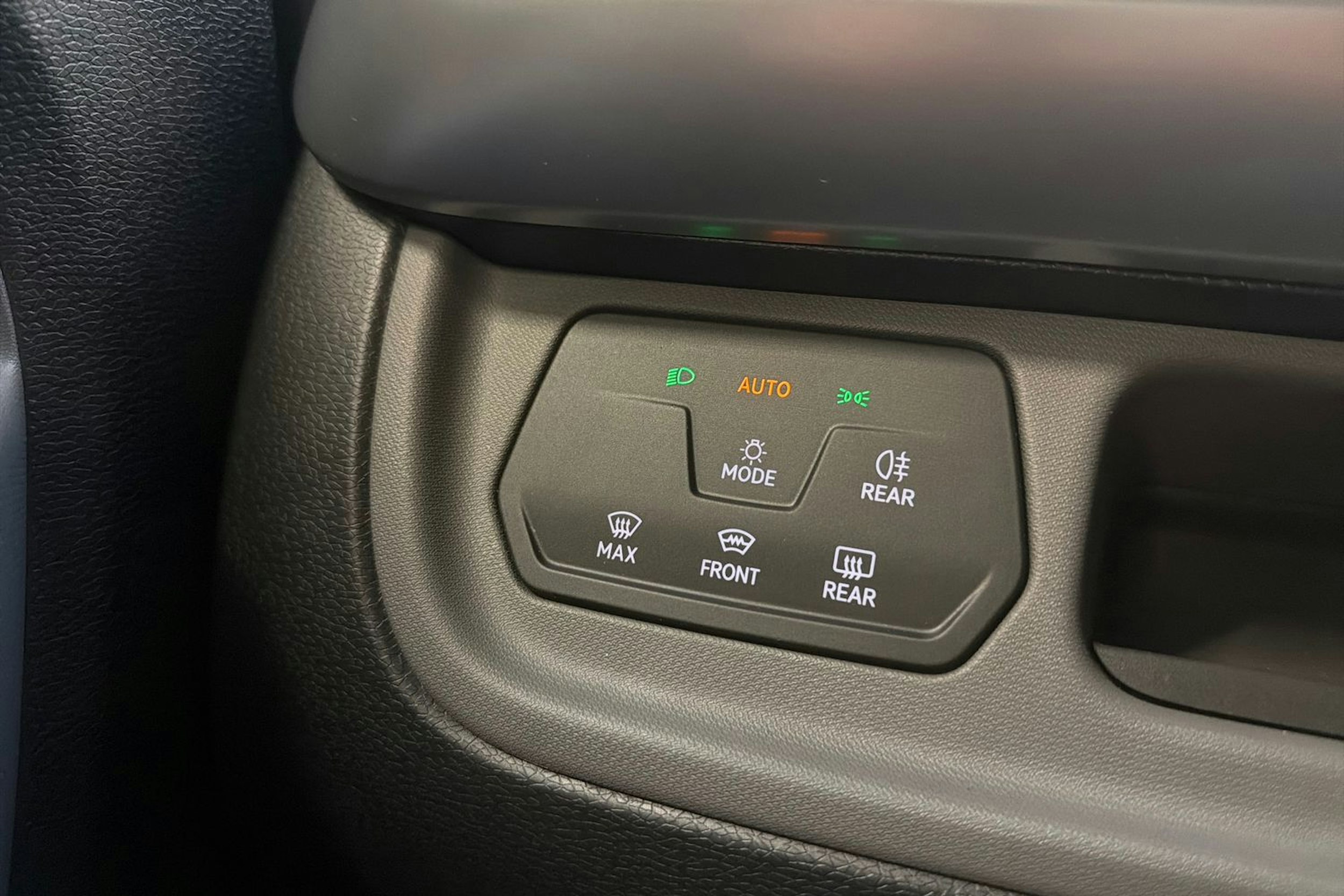 valkoinen Volkswagen ID. Buzz 2023 kuva 24.