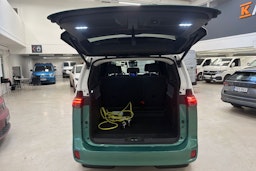 valkoinen Volkswagen ID. Buzz 2023 kuva 28.