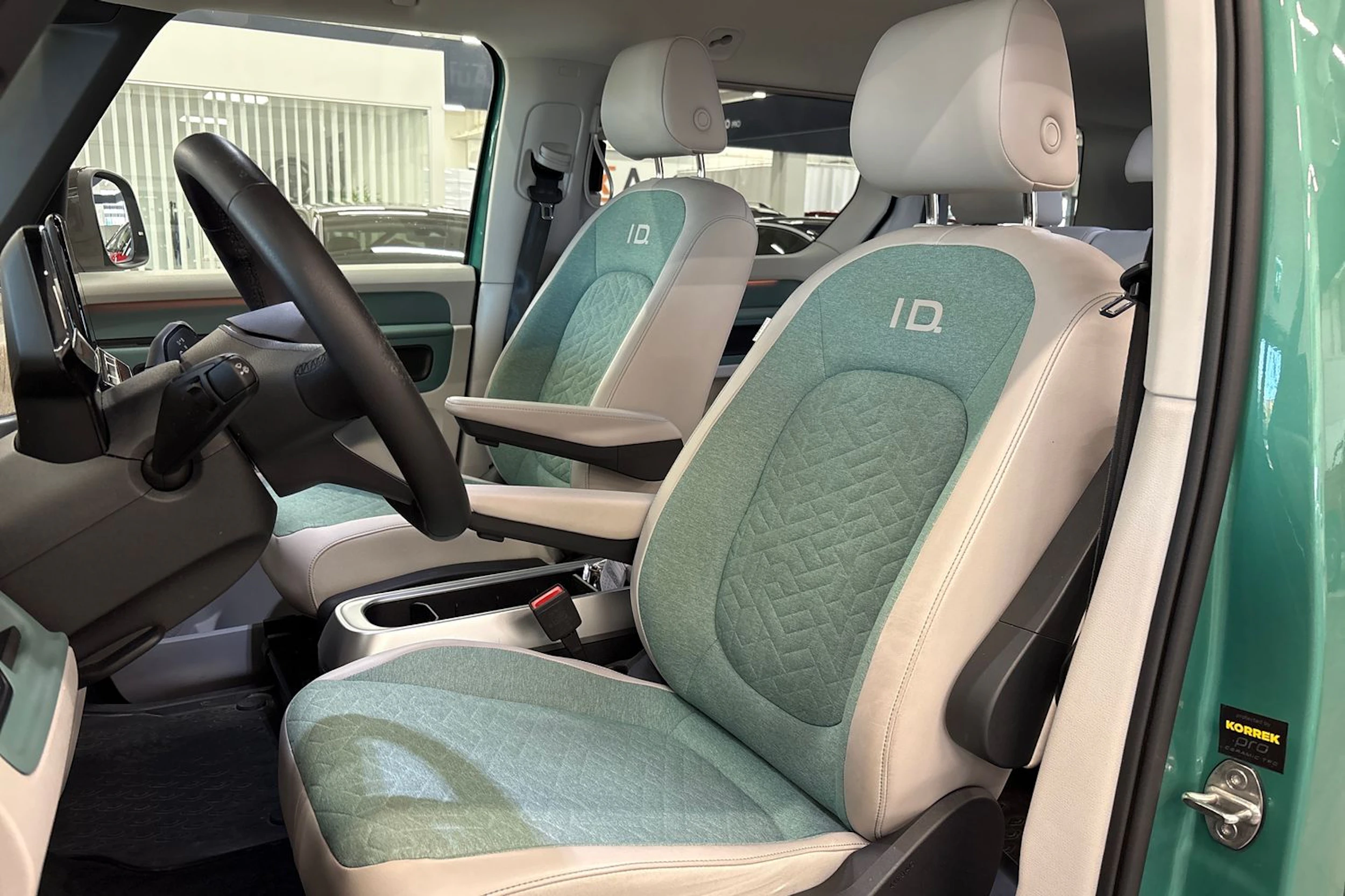 valkoinen Volkswagen ID. Buzz 2023 kuva 11.