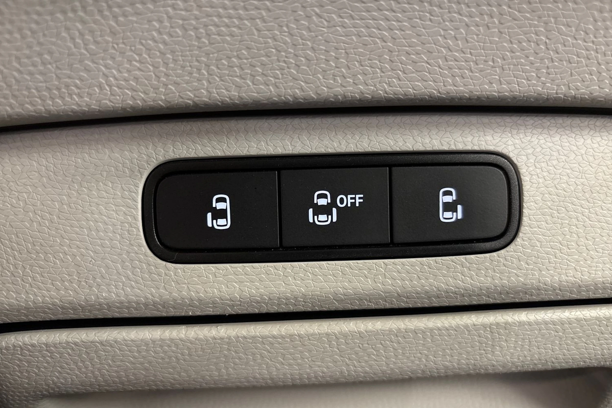 valkoinen Volkswagen ID. Buzz 2023 kuva 14.