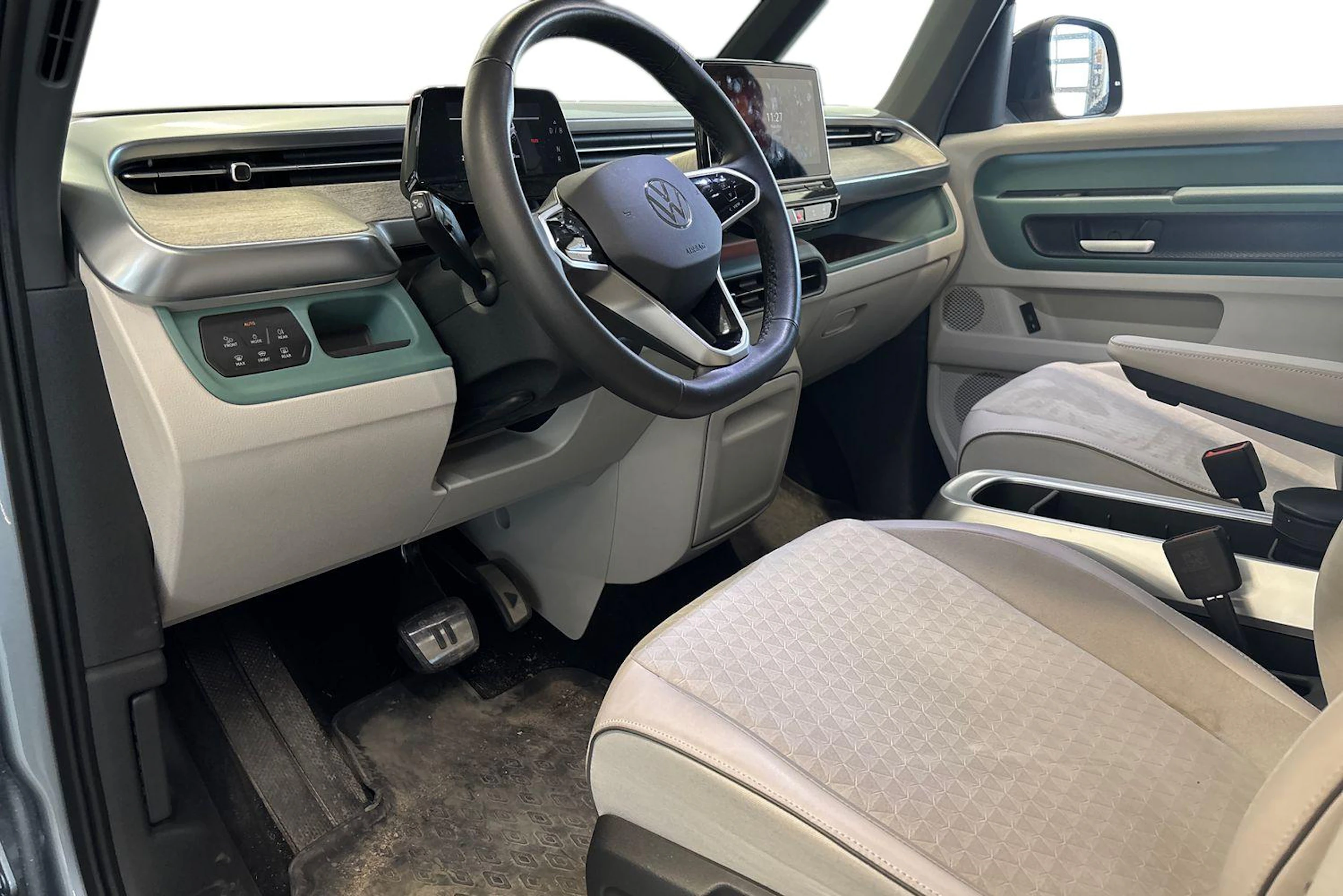 harmaa Volkswagen ID. Buzz 2023 kuva 3.