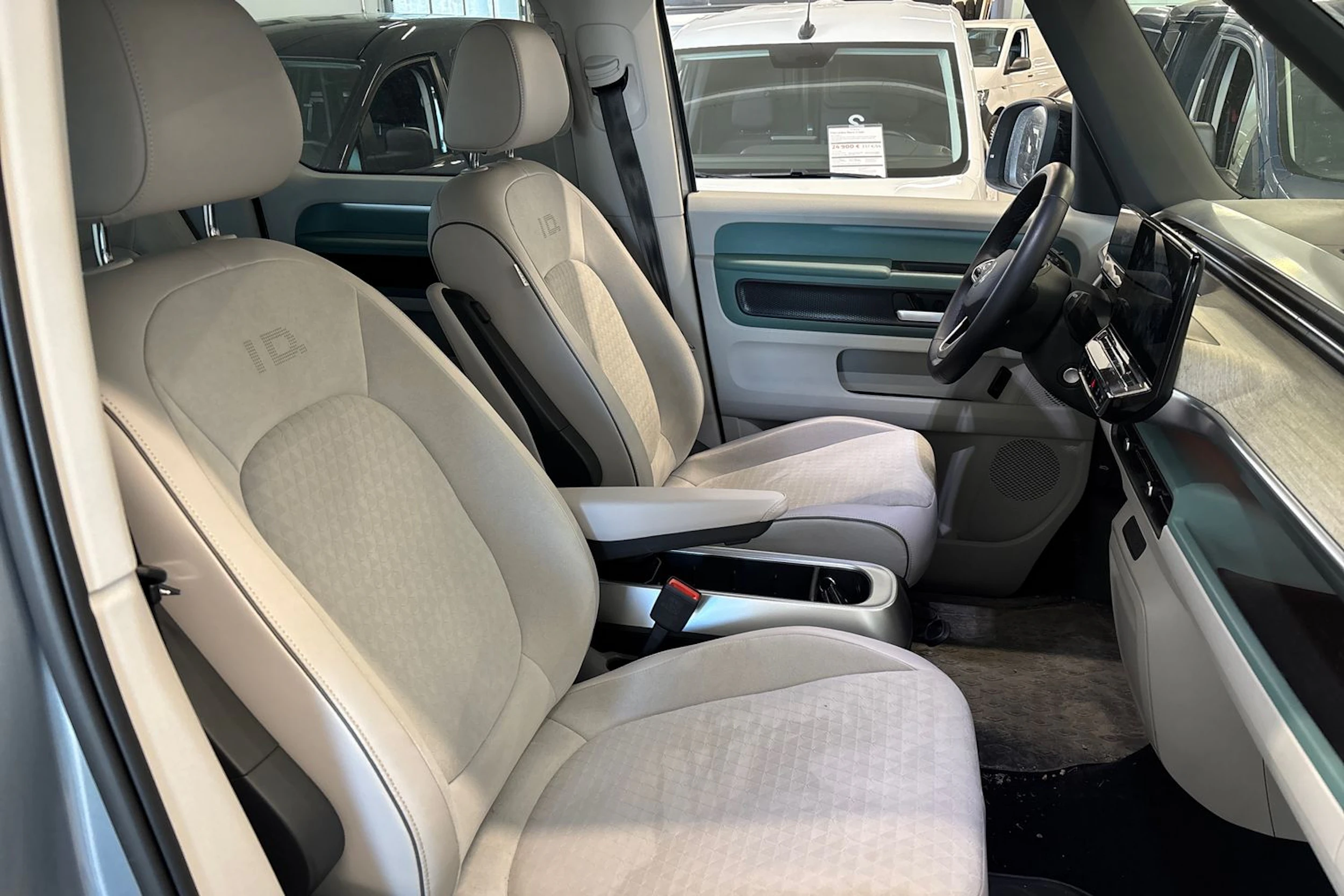 harmaa Volkswagen ID. Buzz 2023 kuva 4.