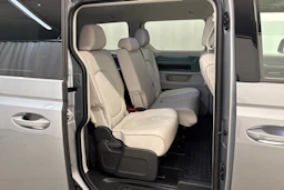 harmaa Volkswagen ID. Buzz 2023 kuva 23.