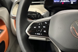 valkoinen Volkswagen ID. Buzz 2023 kuva 15.