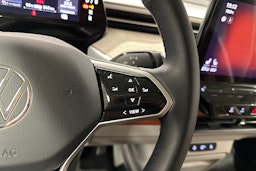 valkoinen Volkswagen ID. Buzz 2023 kuva 16.